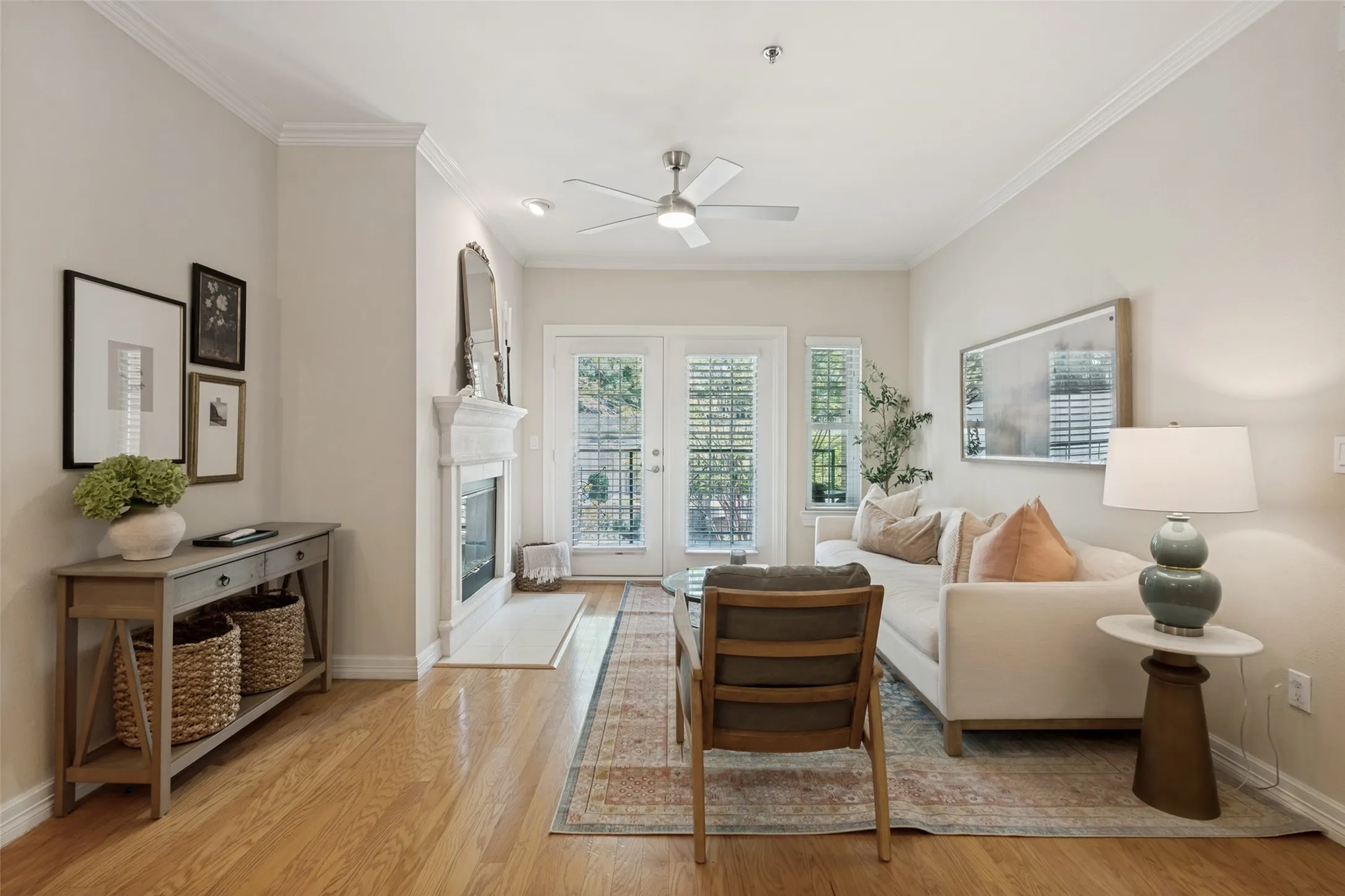 Condominium For Sale in Dallas County , 3400 Welborn Street 208, Dallas, Texas 75219, 2 Bedroom, 2 Bathroom, 2 Garage spaces, 1,226 Sqft, built in 1998, mls#21347161, Real Estate Agent in Dallas, Homes For Sale in Dallas county, Homes For Sale in Dallas, Realtor in Dallas Texas, Real Estate Brokerage Independent Realty Texas, Luminita Cordes Realtor