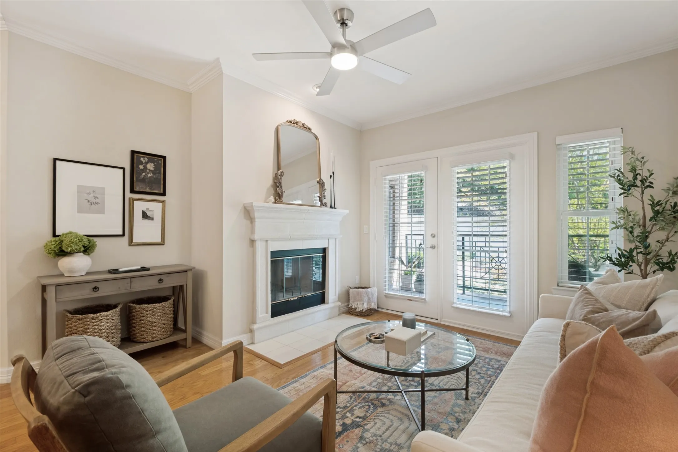Condominium For Sale in Dallas County , 3400 Welborn Street 208, Dallas, Texas 75219, 2 Bedroom, 2 Bathroom, 2 Garage spaces, 1,226 Sqft, built in 1998, mls#21347161, Real Estate Agent in Dallas, Homes For Sale in Dallas county, Homes For Sale in Dallas, Realtor in Dallas Texas, Real Estate Brokerage Independent Realty Texas, Luminita Cordes Realtor