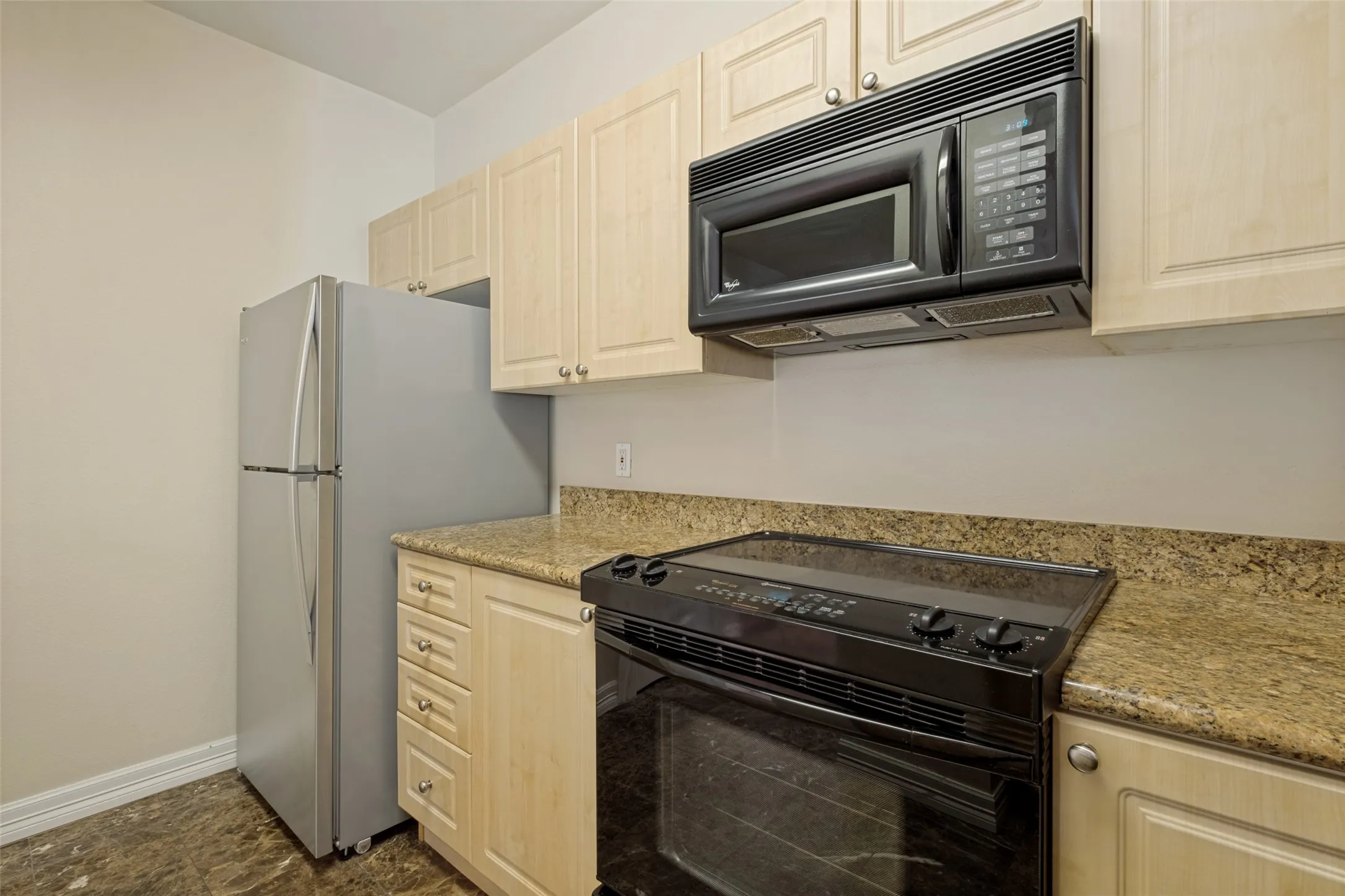 Condominium For Sale in Dallas County , 3400 Welborn Street 208, Dallas, Texas 75219, 2 Bedroom, 2 Bathroom, 2 Garage spaces, 1,226 Sqft, built in 1998, mls#21347161, Real Estate Agent in Dallas, Homes For Sale in Dallas county, Homes For Sale in Dallas, Realtor in Dallas Texas, Real Estate Brokerage Independent Realty Texas, Luminita Cordes Realtor