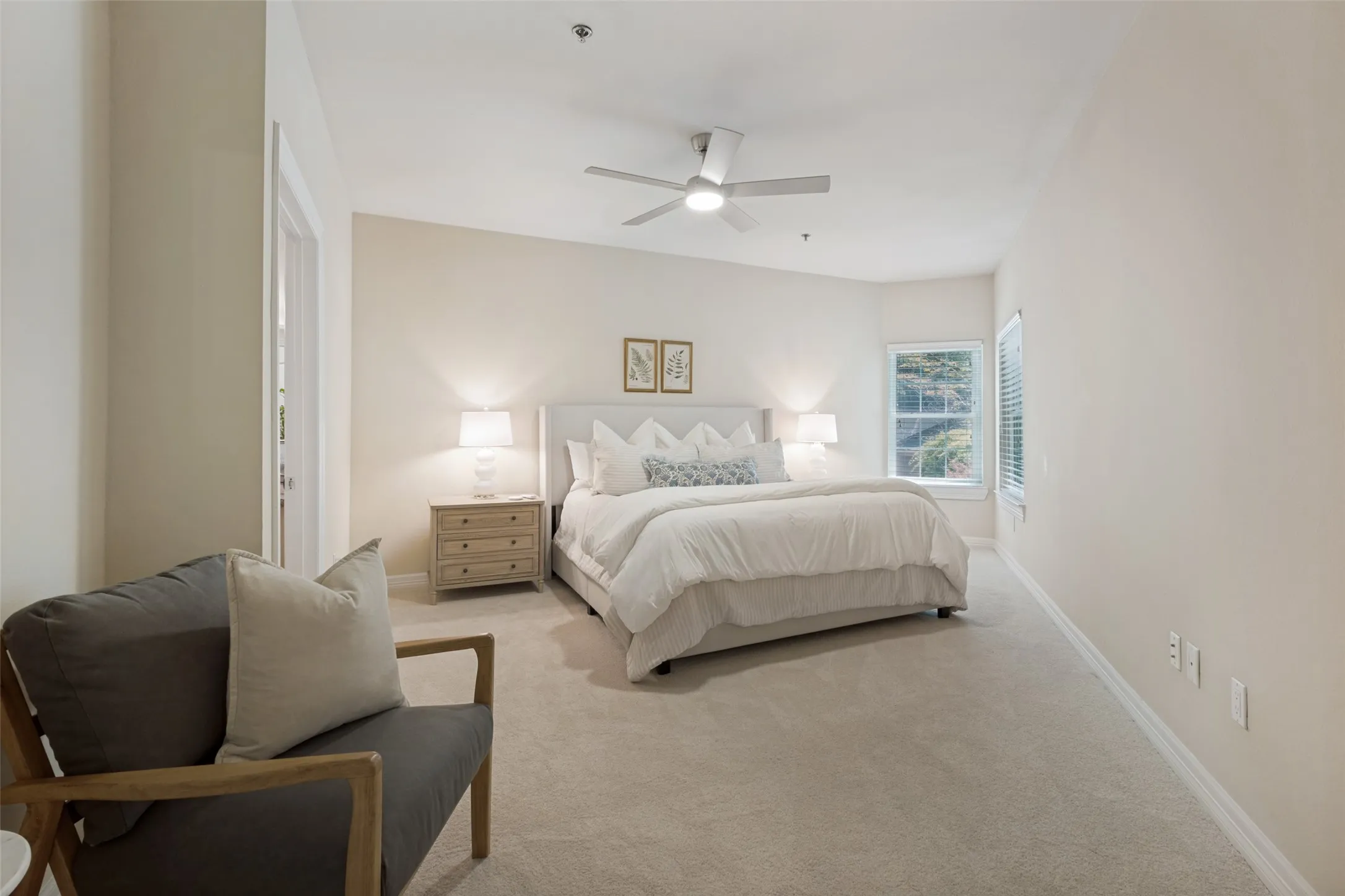 Condominium For Sale in Dallas County , 3400 Welborn Street 208, Dallas, Texas 75219, 2 Bedroom, 2 Bathroom, 2 Garage spaces, 1,226 Sqft, built in 1998, mls#21347161, Real Estate Agent in Dallas, Homes For Sale in Dallas county, Homes For Sale in Dallas, Realtor in Dallas Texas, Real Estate Brokerage Independent Realty Texas, Luminita Cordes Realtor