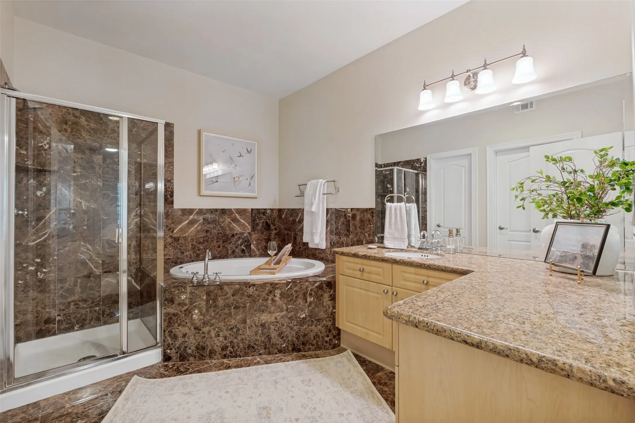 Condominium For Sale in Dallas County , 3400 Welborn Street 208, Dallas, Texas 75219, 2 Bedroom, 2 Bathroom, 2 Garage spaces, 1,226 Sqft, built in 1998, mls#21347161, Real Estate Agent in Dallas, Homes For Sale in Dallas county, Homes For Sale in Dallas, Realtor in Dallas Texas, Real Estate Brokerage Independent Realty Texas, Luminita Cordes Realtor