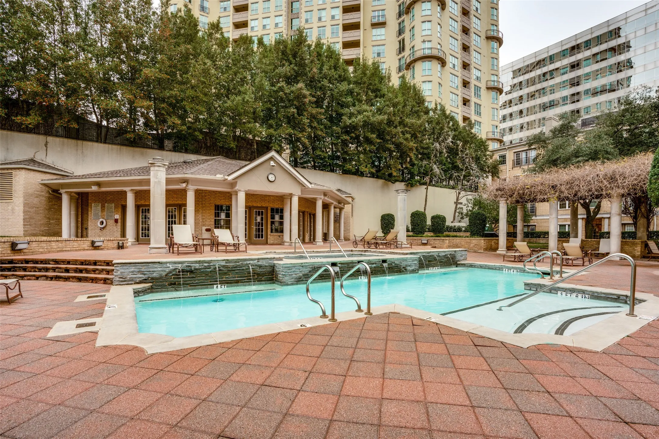 Condominium For Sale in Dallas County , 3400 Welborn Street 208, Dallas, Texas 75219, 2 Bedroom, 2 Bathroom, 2 Garage spaces, 1,226 Sqft, built in 1998, mls#21347161, Real Estate Agent in Dallas, Homes For Sale in Dallas county, Homes For Sale in Dallas, Realtor in Dallas Texas, Real Estate Brokerage Independent Realty Texas, Luminita Cordes Realtor