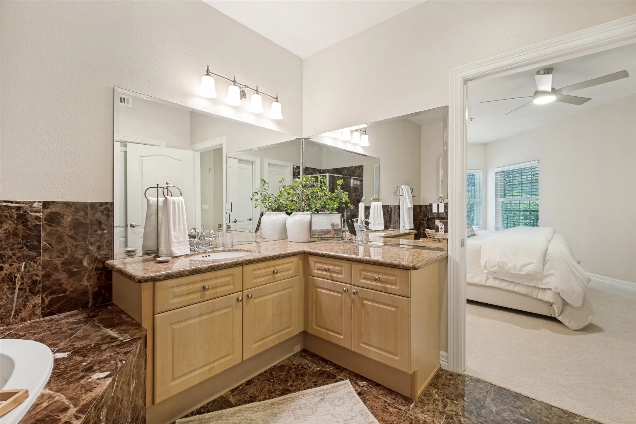 Condominium For Sale in Dallas County , 3400 Welborn Street 208, Dallas, Texas 75219, 2 Bedroom, 2 Bathroom, 2 Garage spaces, 1,226 Sqft, built in 1998, mls#21347161, Real Estate Agent in Dallas, Homes For Sale in Dallas county, Homes For Sale in Dallas, Realtor in Dallas Texas, Real Estate Brokerage Independent Realty Texas, Luminita Cordes Realtor