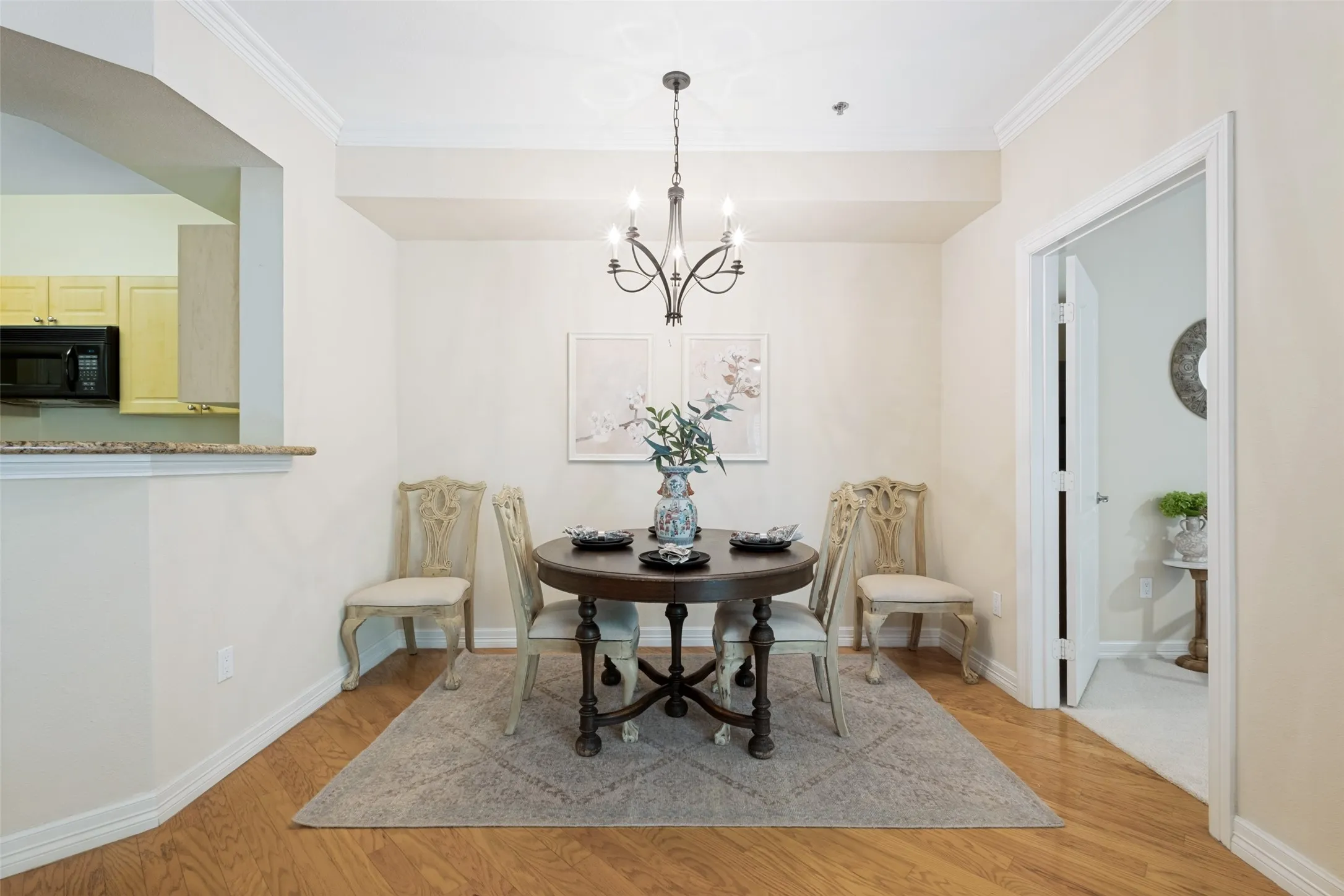 Condominium For Sale in Dallas County , 3400 Welborn Street 208, Dallas, Texas 75219, 2 Bedroom, 2 Bathroom, 2 Garage spaces, 1,226 Sqft, built in 1998, mls#21347161, Real Estate Agent in Dallas, Homes For Sale in Dallas county, Homes For Sale in Dallas, Realtor in Dallas Texas, Real Estate Brokerage Independent Realty Texas, Luminita Cordes Realtor