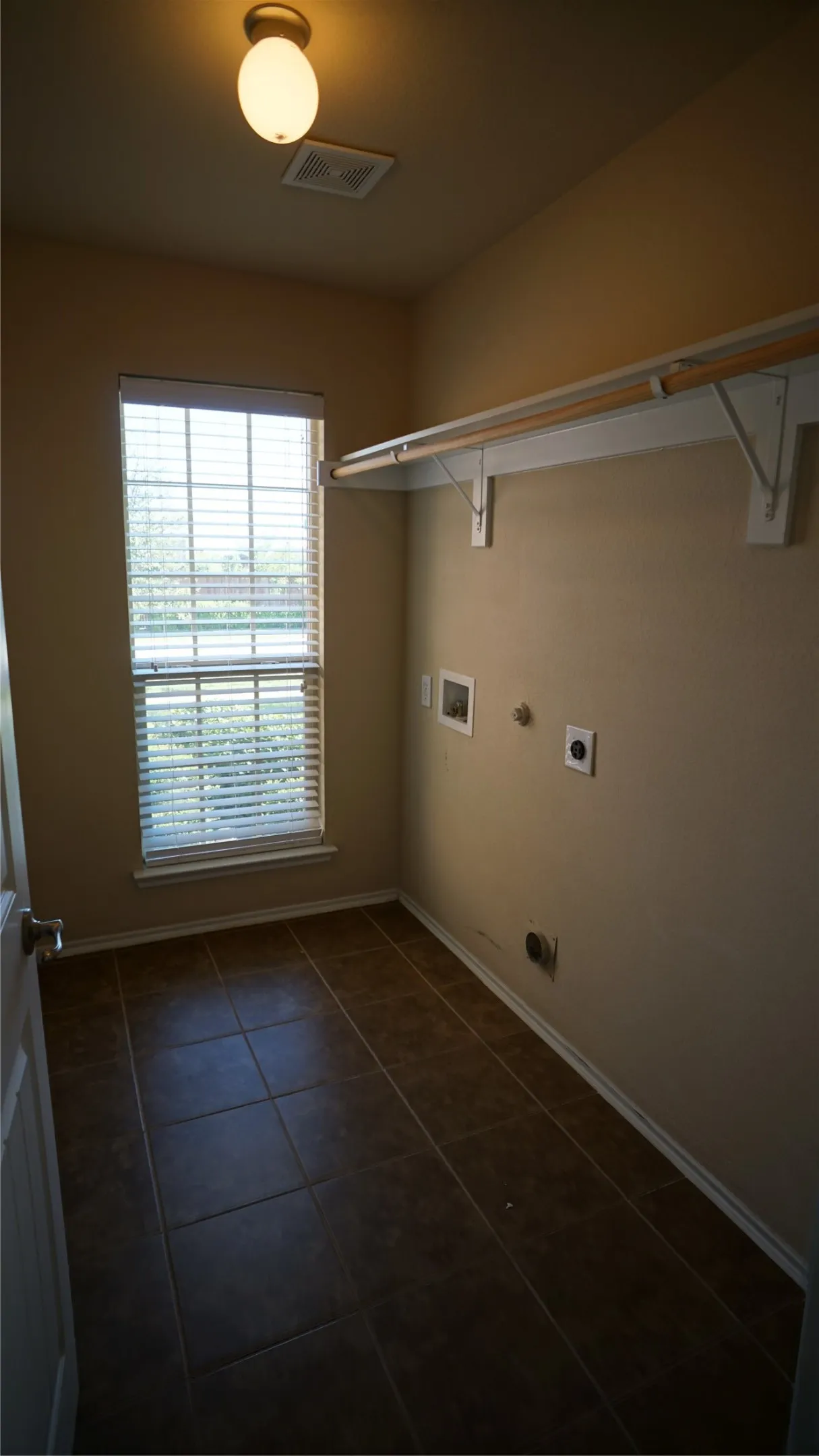Single Family Residence For Rent in Hunt County , 1817 Berrywood Drive, Royse City, Texas 75189, 3 Bedroom, 2 Bathroom, 2 Garage spaces, 1,406 Sqft, built in 2011, mls#21349059, Real Estate Agent in Royse City, Homes For Rent in Hunt county, Homes For Rent in Royse City, Realtor in Royse City Texas, Real Estate Brokerage Independent Realty Texas, Luminita Cordes Realtor