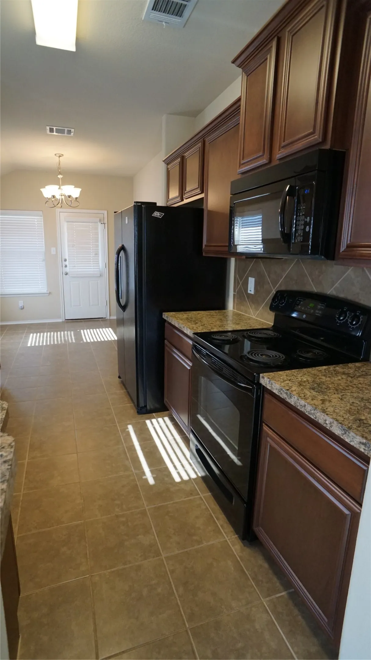 Single Family Residence For Rent in Hunt County , 1817 Berrywood Drive, Royse City, Texas 75189, 3 Bedroom, 2 Bathroom, 2 Garage spaces, 1,406 Sqft, built in 2011, mls#21349059, Real Estate Agent in Royse City, Homes For Rent in Hunt county, Homes For Rent in Royse City, Realtor in Royse City Texas, Real Estate Brokerage Independent Realty Texas, Luminita Cordes Realtor