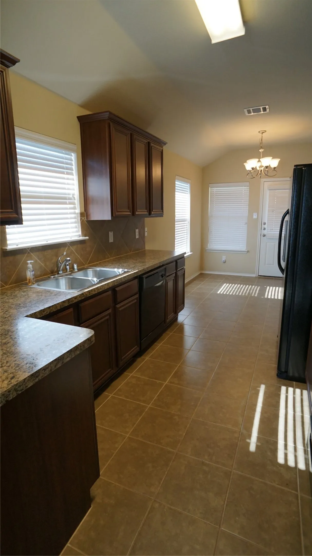 Single Family Residence For Rent in Hunt County , 1817 Berrywood Drive, Royse City, Texas 75189, 3 Bedroom, 2 Bathroom, 2 Garage spaces, 1,406 Sqft, built in 2011, mls#21349059, Real Estate Agent in Royse City, Homes For Rent in Hunt county, Homes For Rent in Royse City, Realtor in Royse City Texas, Real Estate Brokerage Independent Realty Texas, Luminita Cordes Realtor