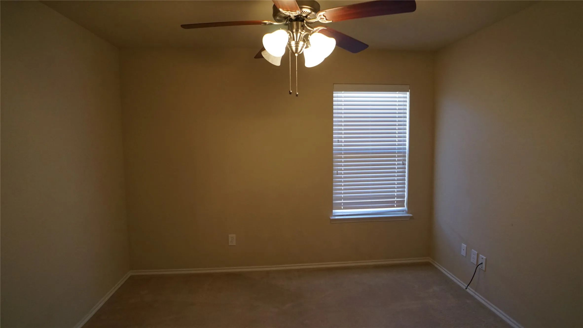 Single Family Residence For Rent in Hunt County , 1817 Berrywood Drive, Royse City, Texas 75189, 3 Bedroom, 2 Bathroom, 2 Garage spaces, 1,406 Sqft, built in 2011, mls#21349059, Real Estate Agent in Royse City, Homes For Rent in Hunt county, Homes For Rent in Royse City, Realtor in Royse City Texas, Real Estate Brokerage Independent Realty Texas, Luminita Cordes Realtor