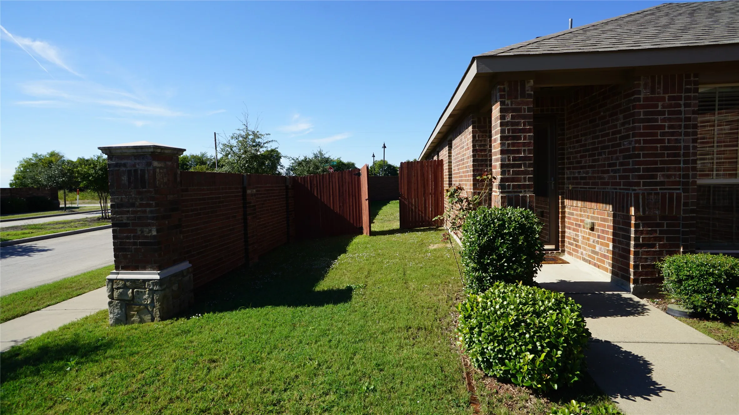 Single Family Residence For Rent in Hunt County , 1817 Berrywood Drive, Royse City, Texas 75189, 3 Bedroom, 2 Bathroom, 2 Garage spaces, 1,406 Sqft, built in 2011, mls#21349059, Real Estate Agent in Royse City, Homes For Rent in Hunt county, Homes For Rent in Royse City, Realtor in Royse City Texas, Real Estate Brokerage Independent Realty Texas, Luminita Cordes Realtor