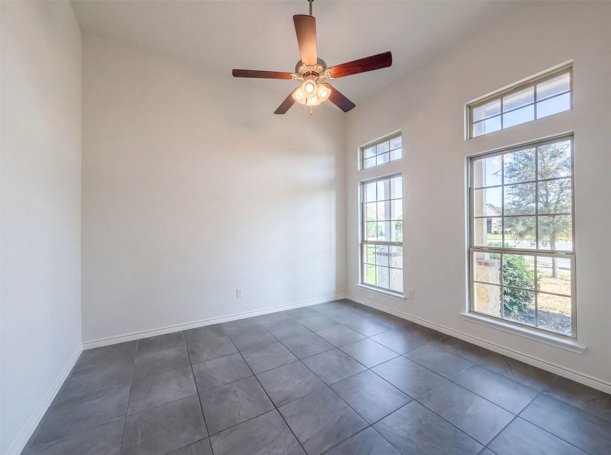 Single Family Residence For Sale in Collin County , 600 Brock Drive, Anna, Texas 75409, 4 Bedroom, 3 Bathroom, 2 Garage spaces, 2,708 Sqft, built in 2019, mls#21349054, Real Estate Agent in Anna, Homes For Sale in Collin county, Homes For Sale in Anna, Realtor in Anna Texas, Real Estate Brokerage Independent Realty Texas, Luminita Cordes Realtor