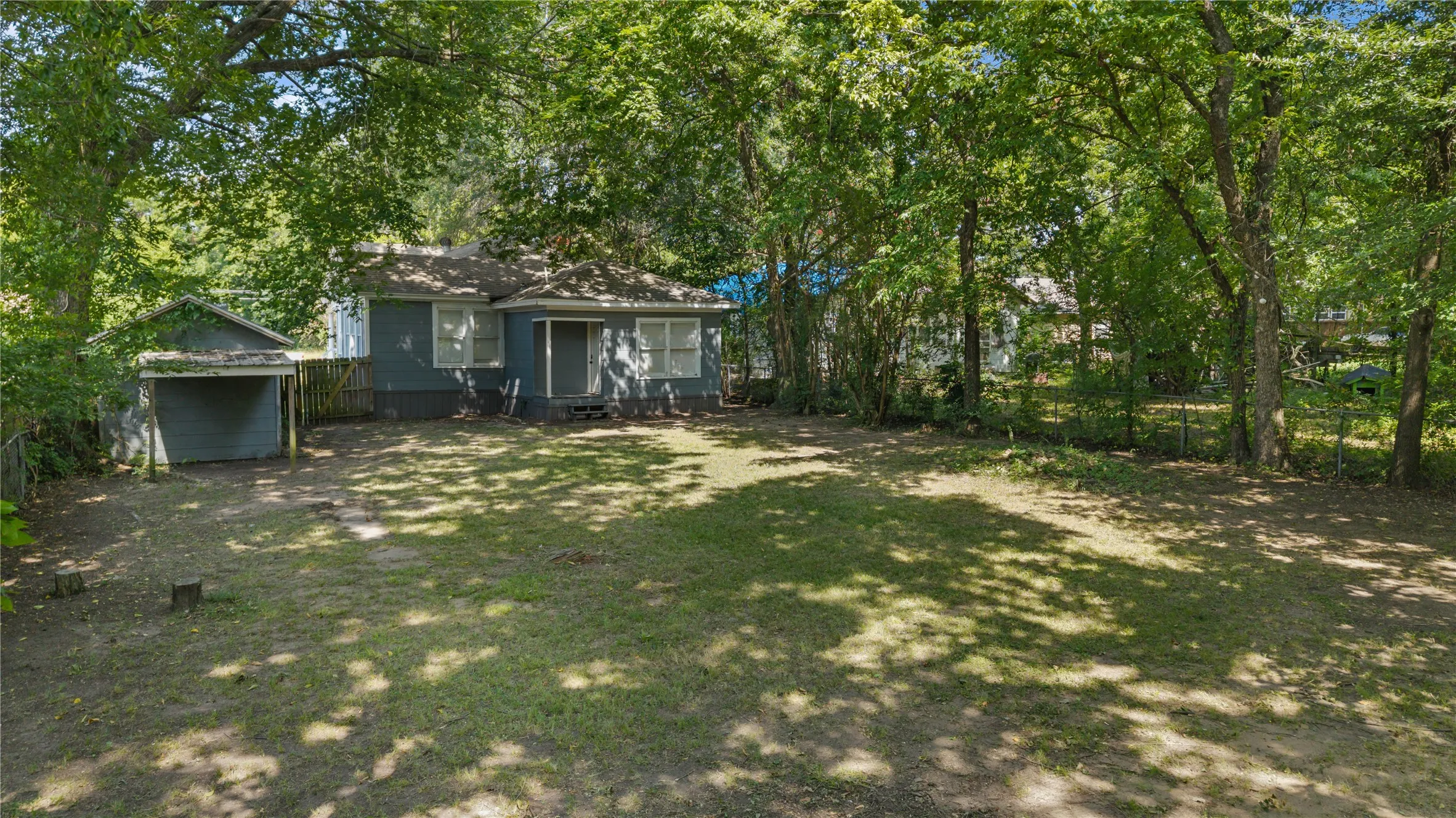 Single Family Residence For Sale in Lamar County , 641 8th Street SE, Paris, Texas 75460, 3 Bedroom, 2 Bathroom, 1 Garage spaces, 1,608 Sqft, built in 0, mls#21348908, Real Estate Agent in Paris, Homes For Sale in Lamar county, Homes For Sale in Paris, Realtor in Paris Texas, Real Estate Brokerage Independent Realty Texas, Luminita Cordes Realtor
