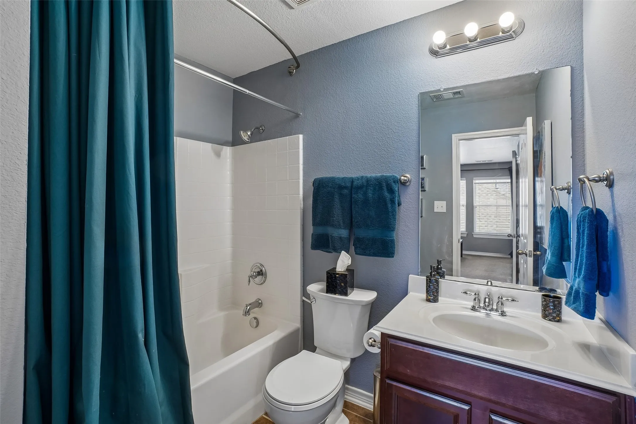 Full bathroom on the second floor. Tile floor.