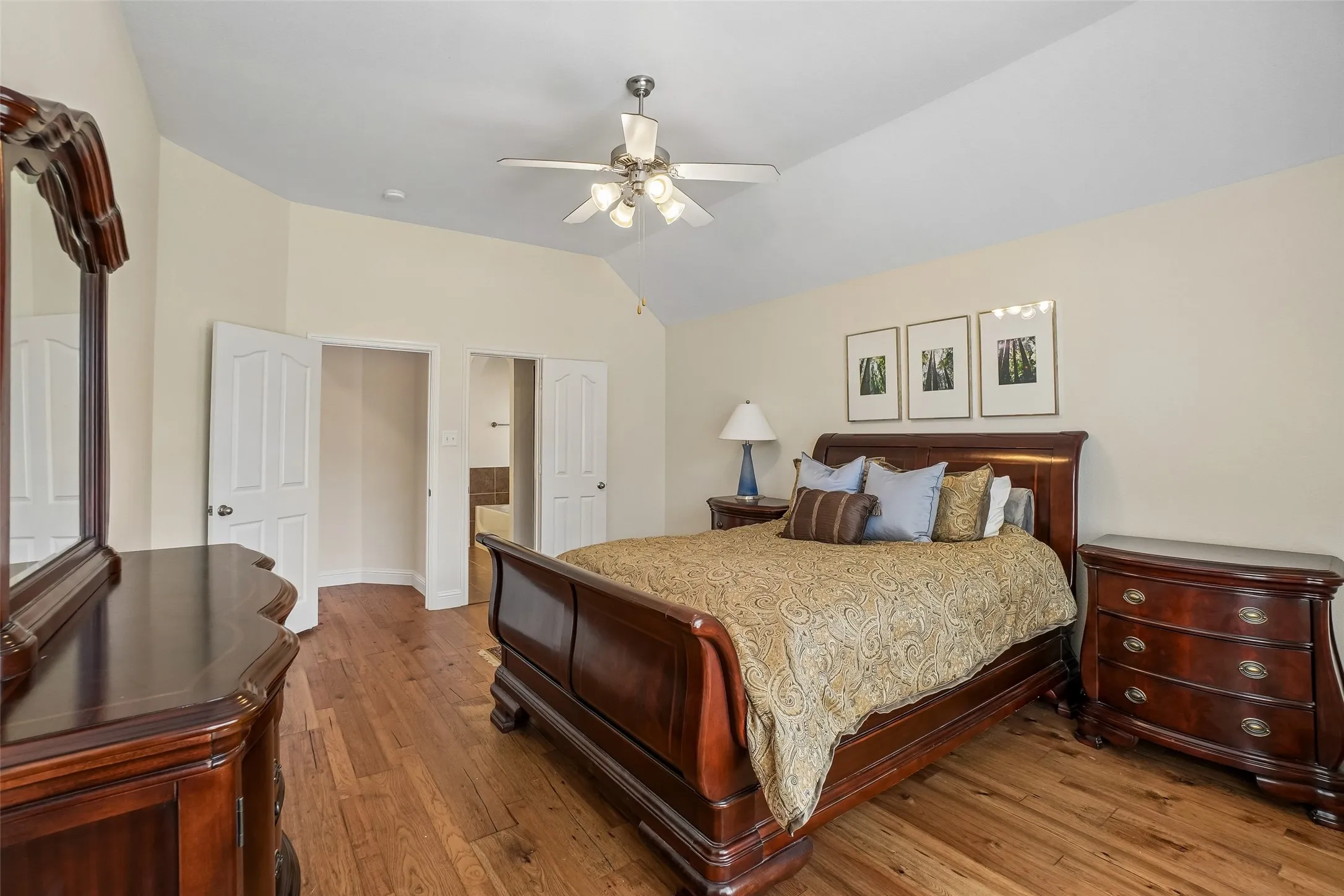 Single Family Residence For Sale in Tarrant County , 3436 Furlong Way, Fort Worth, Texas 76244, 4 Bedroom, 3 Bathroom, 2 Garage spaces, 2,541 Sqft, built in 2005, mls#21345651, Real Estate Agent in Fort Worth, Homes For Sale in Tarrant county, Homes For Sale in Fort Worth, Realtor in Fort Worth Texas, Real Estate Brokerage Independent Realty Texas, Luminita Cordes Realtor