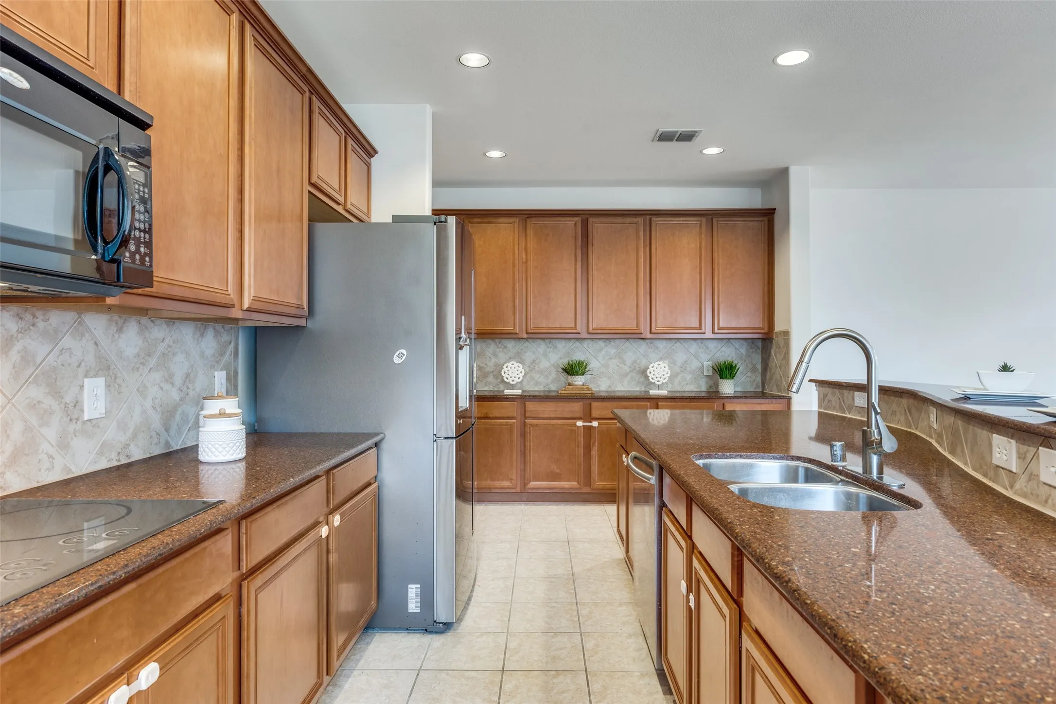 Single Family Residence For Sale in Collin County , 2025 Testament Trail, Plano, Texas 75074, 4 Bedrooms, 3 Bathrooms, 2 Garage spaces, 3,411 Sqft, built in 2006, Price $525,000, mls#21349053, Real Estate Agent in Plano, Homes For Sale in Collin county, Homes For Sale in Plano, Realtor in Plano Texas, Real Estate Brokerage Independent Realty Texas, Luminita Cordes Realtor
