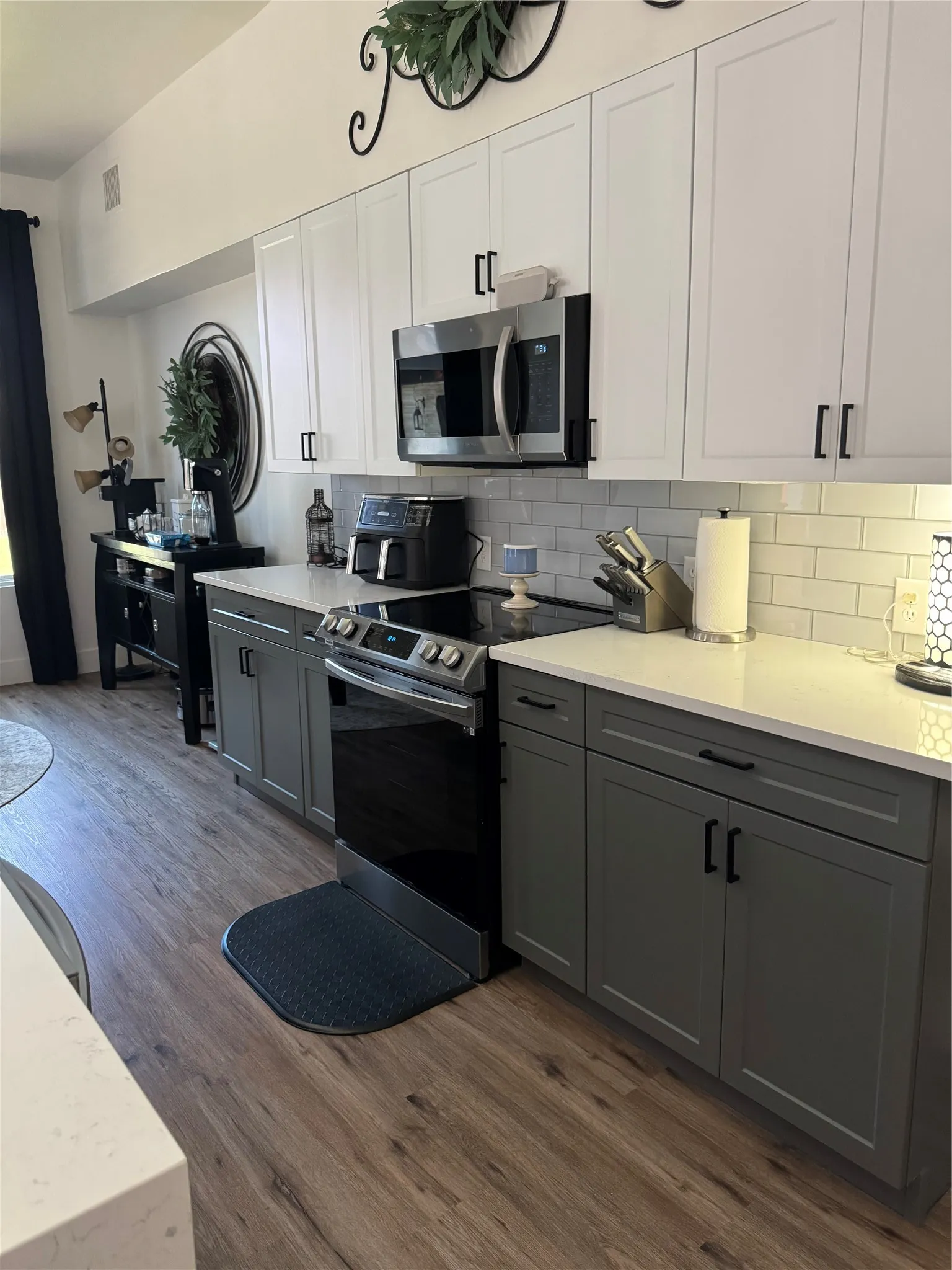 Single Family Residence For Sale in Tarrant County , 1453 Eagle Nest Drive, Pelican Bay, Texas 76020, 3 Bedroom, 2 Bathroom, 2 Garage spaces, 1,522 Sqft, built in 2021, mls#21340856, Real Estate Agent in Pelican Bay, Homes For Sale in Tarrant county, Homes For Sale in Pelican Bay, Realtor in Pelican Bay Texas, Real Estate Brokerage Independent Realty Texas, Luminita Cordes Realtor