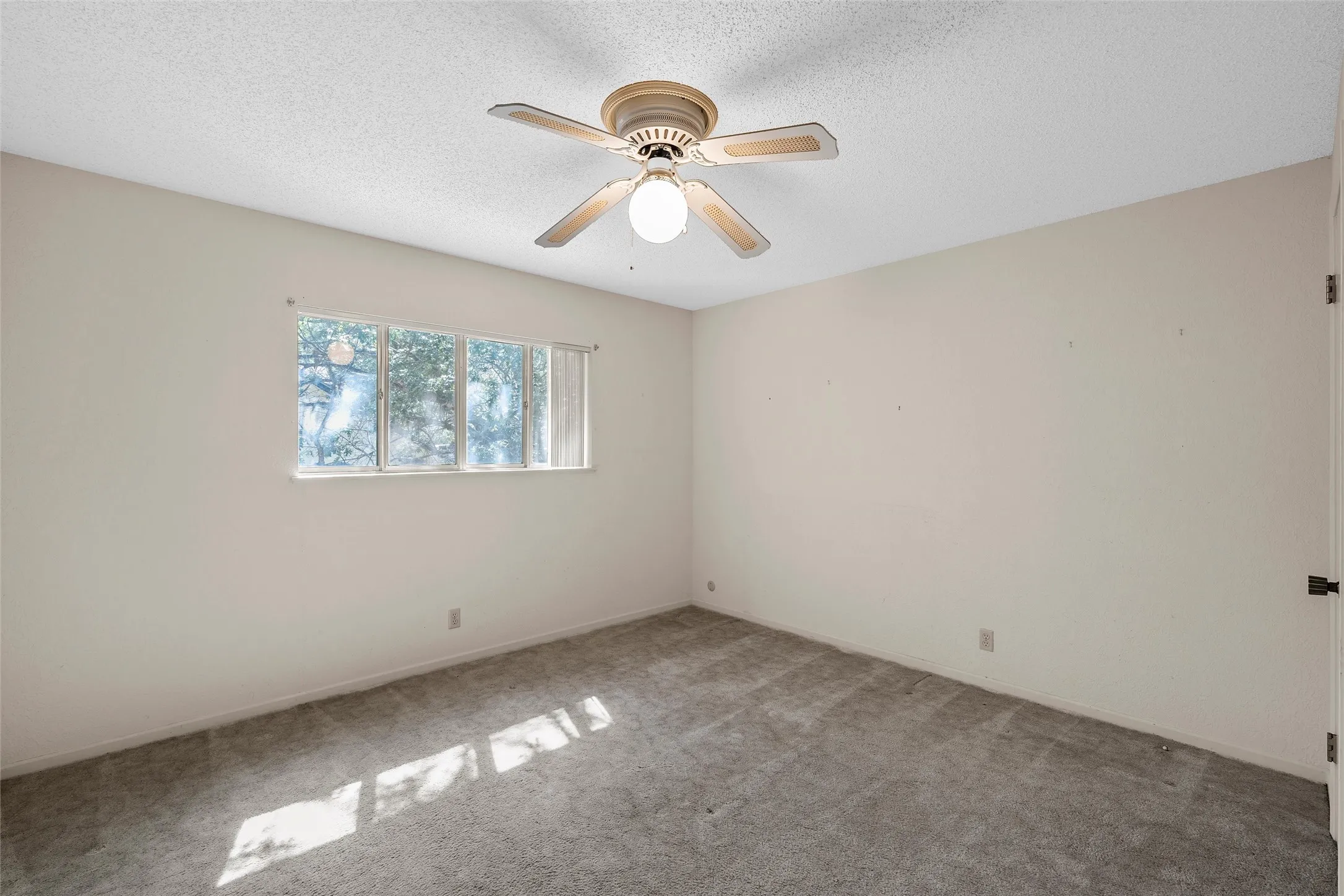Single Family Residence For Sale in Mc Lennan County , 2624 Eldridge Lane, Waco, Texas 76710, 3 Bedroom, 3 Bathroom, 2 Garage spaces, 2,498 Sqft, built in 1976, mls#21346989, Real Estate Agent in Waco, Homes For Sale in Mc Lennan county, Homes For Sale in Waco, Realtor in Waco Texas, Real Estate Brokerage Independent Realty Texas, Luminita Cordes Realtor