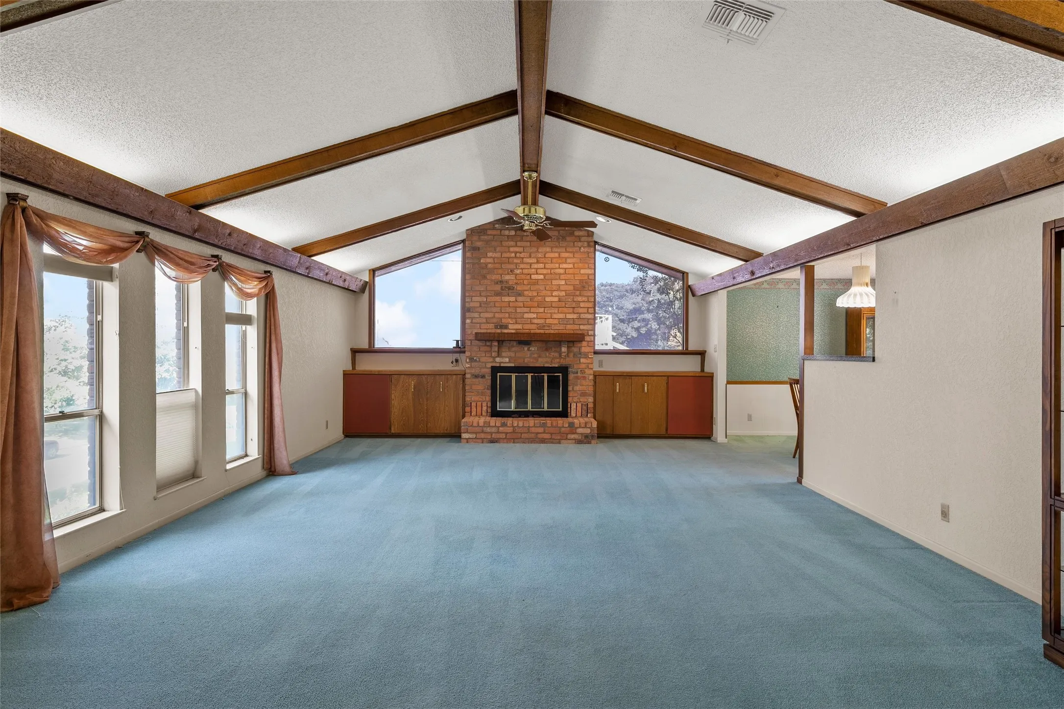 Single Family Residence For Sale in Mc Lennan County , 2624 Eldridge Lane, Waco, Texas 76710, 3 Bedroom, 3 Bathroom, 2 Garage spaces, 2,498 Sqft, built in 1976, mls#21346989, Real Estate Agent in Waco, Homes For Sale in Mc Lennan county, Homes For Sale in Waco, Realtor in Waco Texas, Real Estate Brokerage Independent Realty Texas, Luminita Cordes Realtor