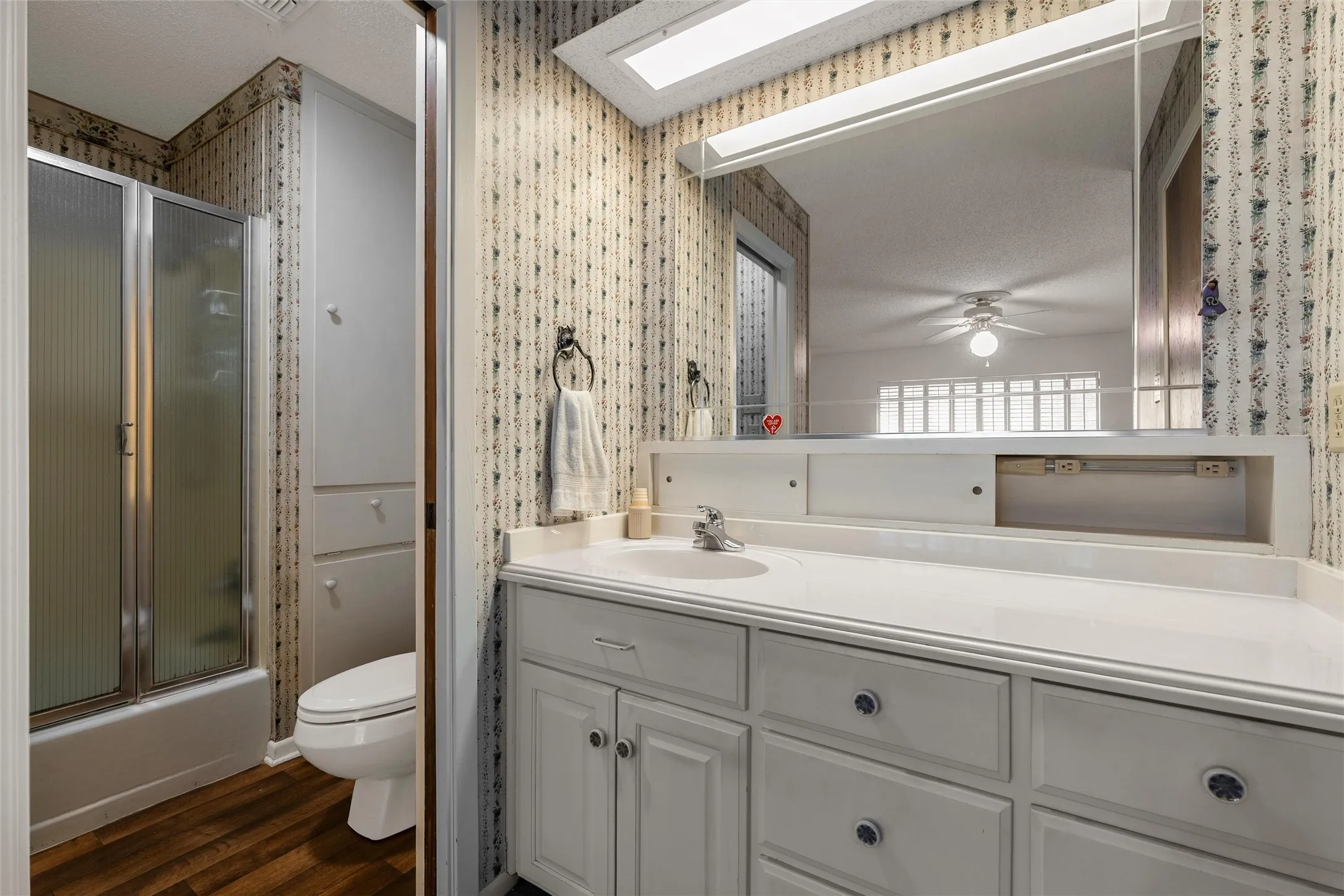 Single Family Residence For Sale in Mc Lennan County , 2624 Eldridge Lane, Waco, Texas 76710, 3 Bedroom, 3 Bathroom, 2 Garage spaces, 2,498 Sqft, built in 1976, mls#21346989, Real Estate Agent in Waco, Homes For Sale in Mc Lennan county, Homes For Sale in Waco, Realtor in Waco Texas, Real Estate Brokerage Independent Realty Texas, Luminita Cordes Realtor