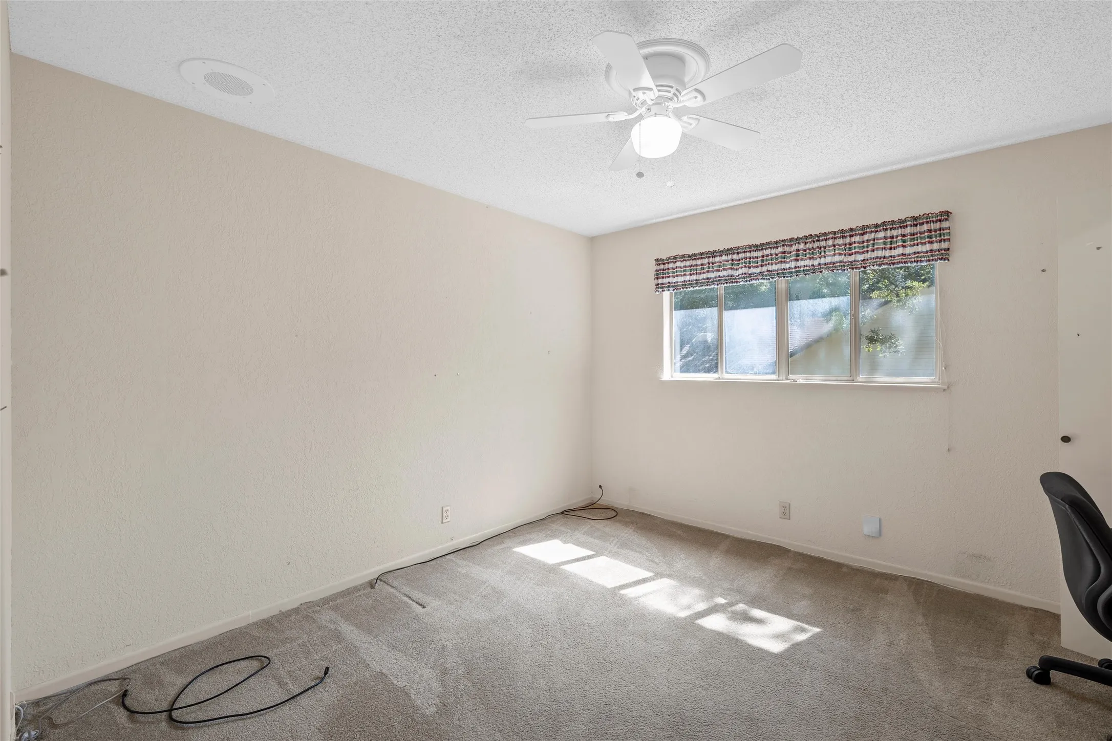 Single Family Residence For Sale in Mc Lennan County , 2624 Eldridge Lane, Waco, Texas 76710, 3 Bedroom, 3 Bathroom, 2 Garage spaces, 2,498 Sqft, built in 1976, mls#21346989, Real Estate Agent in Waco, Homes For Sale in Mc Lennan county, Homes For Sale in Waco, Realtor in Waco Texas, Real Estate Brokerage Independent Realty Texas, Luminita Cordes Realtor