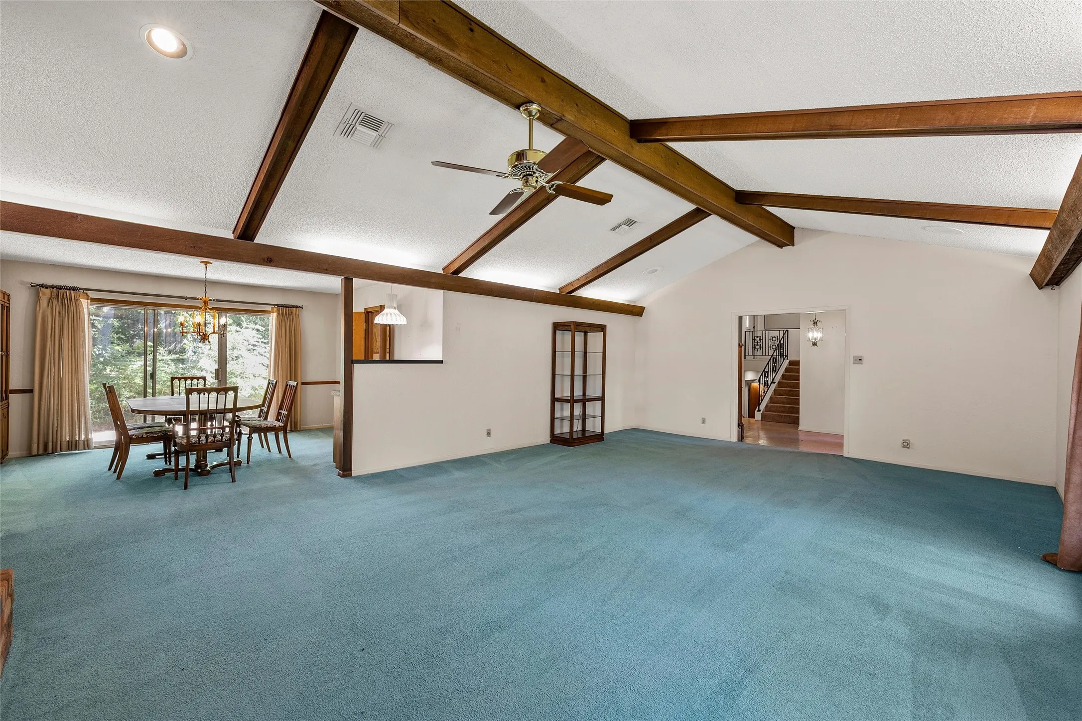 Single Family Residence For Sale in Mc Lennan County , 2624 Eldridge Lane, Waco, Texas 76710, 3 Bedroom, 3 Bathroom, 2 Garage spaces, 2,498 Sqft, built in 1976, mls#21346989, Real Estate Agent in Waco, Homes For Sale in Mc Lennan county, Homes For Sale in Waco, Realtor in Waco Texas, Real Estate Brokerage Independent Realty Texas, Luminita Cordes Realtor