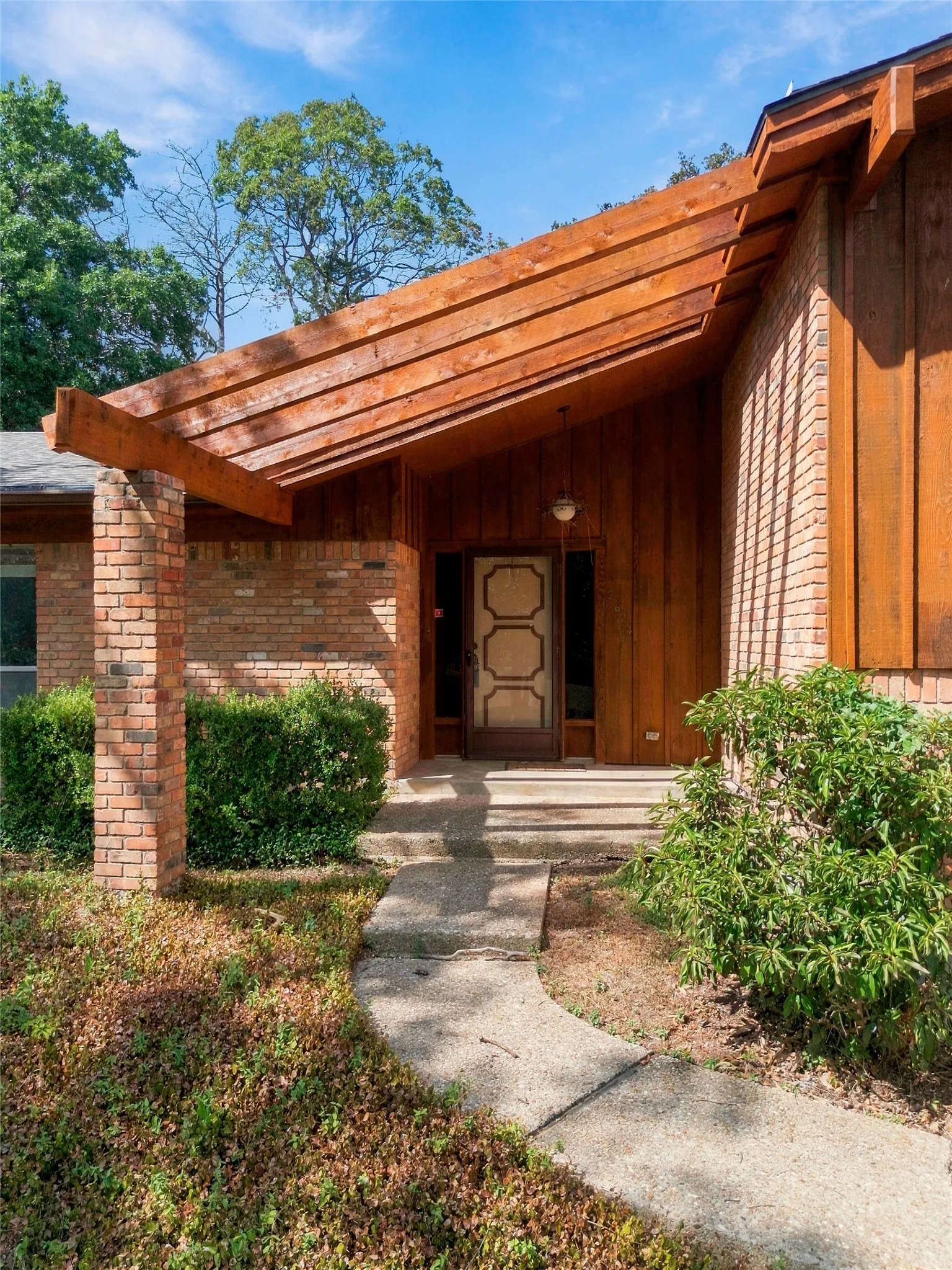 Single Family Residence For Sale in Mc Lennan County , 2624 Eldridge Lane, Waco, Texas 76710, 3 Bedroom, 3 Bathroom, 2 Garage spaces, 2,498 Sqft, built in 1976, mls#21346989, Real Estate Agent in Waco, Homes For Sale in Mc Lennan county, Homes For Sale in Waco, Realtor in Waco Texas, Real Estate Brokerage Independent Realty Texas, Luminita Cordes Realtor