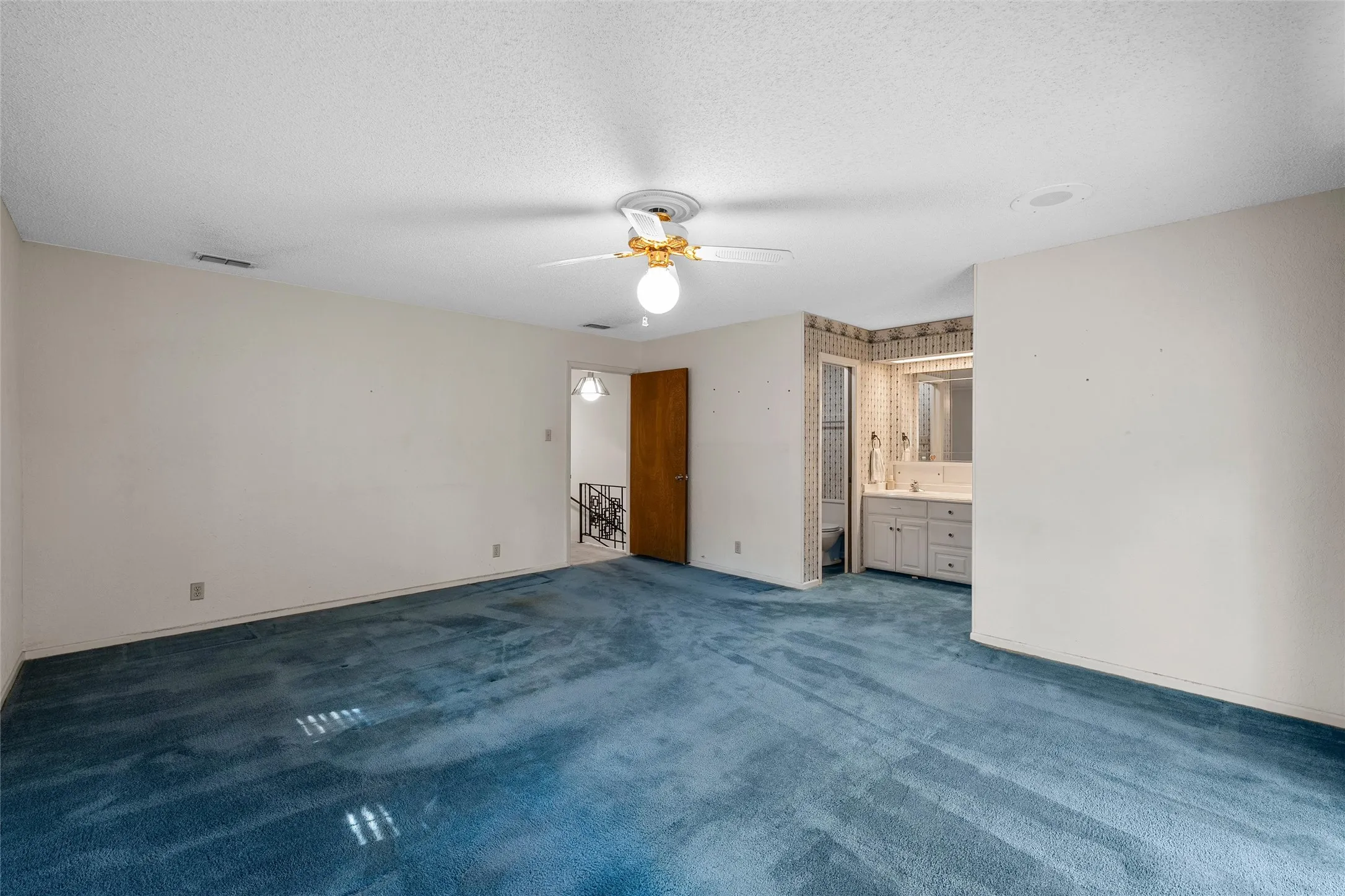 Single Family Residence For Sale in Mc Lennan County , 2624 Eldridge Lane, Waco, Texas 76710, 3 Bedroom, 3 Bathroom, 2 Garage spaces, 2,498 Sqft, built in 1976, mls#21346989, Real Estate Agent in Waco, Homes For Sale in Mc Lennan county, Homes For Sale in Waco, Realtor in Waco Texas, Real Estate Brokerage Independent Realty Texas, Luminita Cordes Realtor
