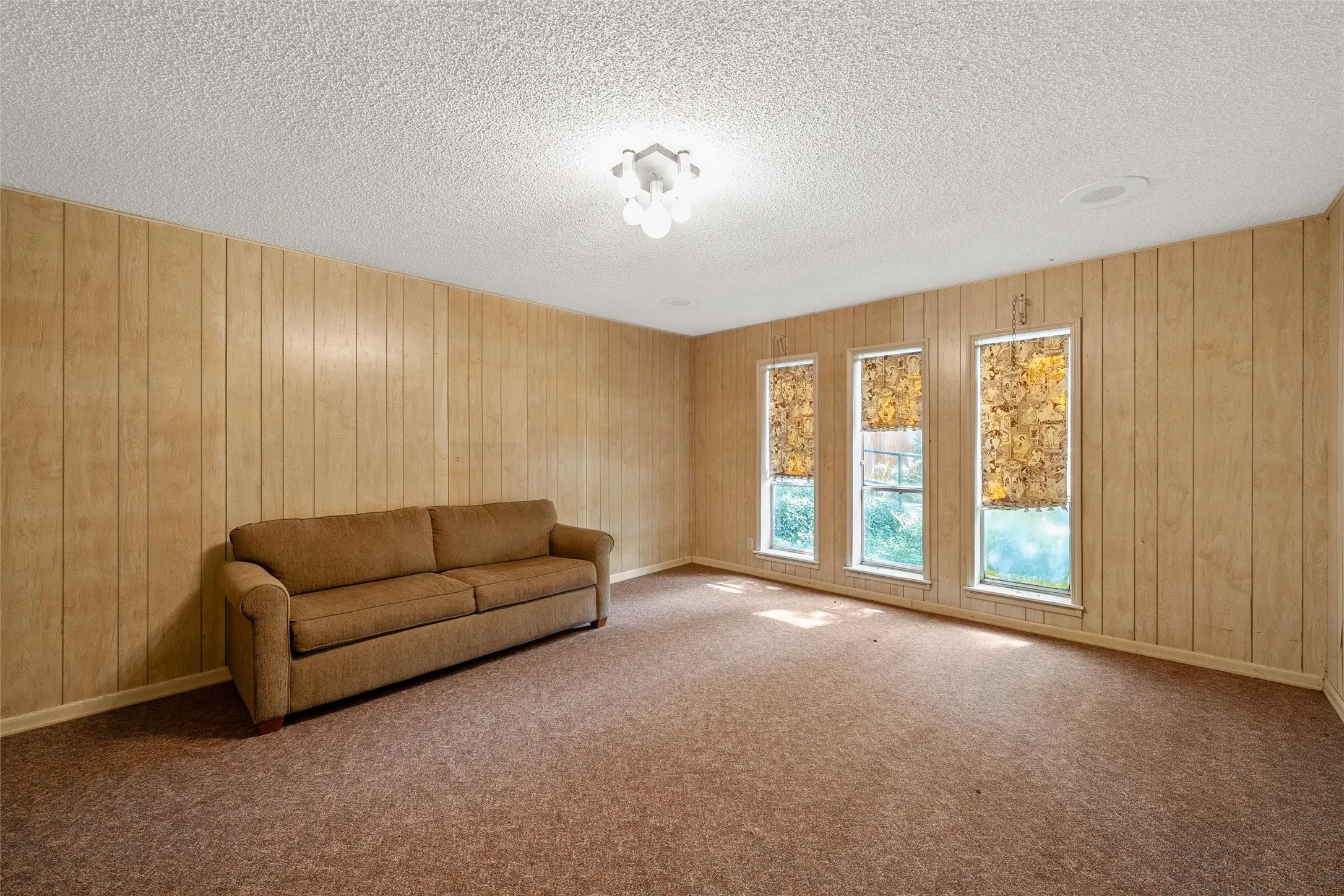 Single Family Residence For Sale in Mc Lennan County , 2624 Eldridge Lane, Waco, Texas 76710, 3 Bedroom, 3 Bathroom, 2 Garage spaces, 2,498 Sqft, built in 1976, mls#21346989, Real Estate Agent in Waco, Homes For Sale in Mc Lennan county, Homes For Sale in Waco, Realtor in Waco Texas, Real Estate Brokerage Independent Realty Texas, Luminita Cordes Realtor