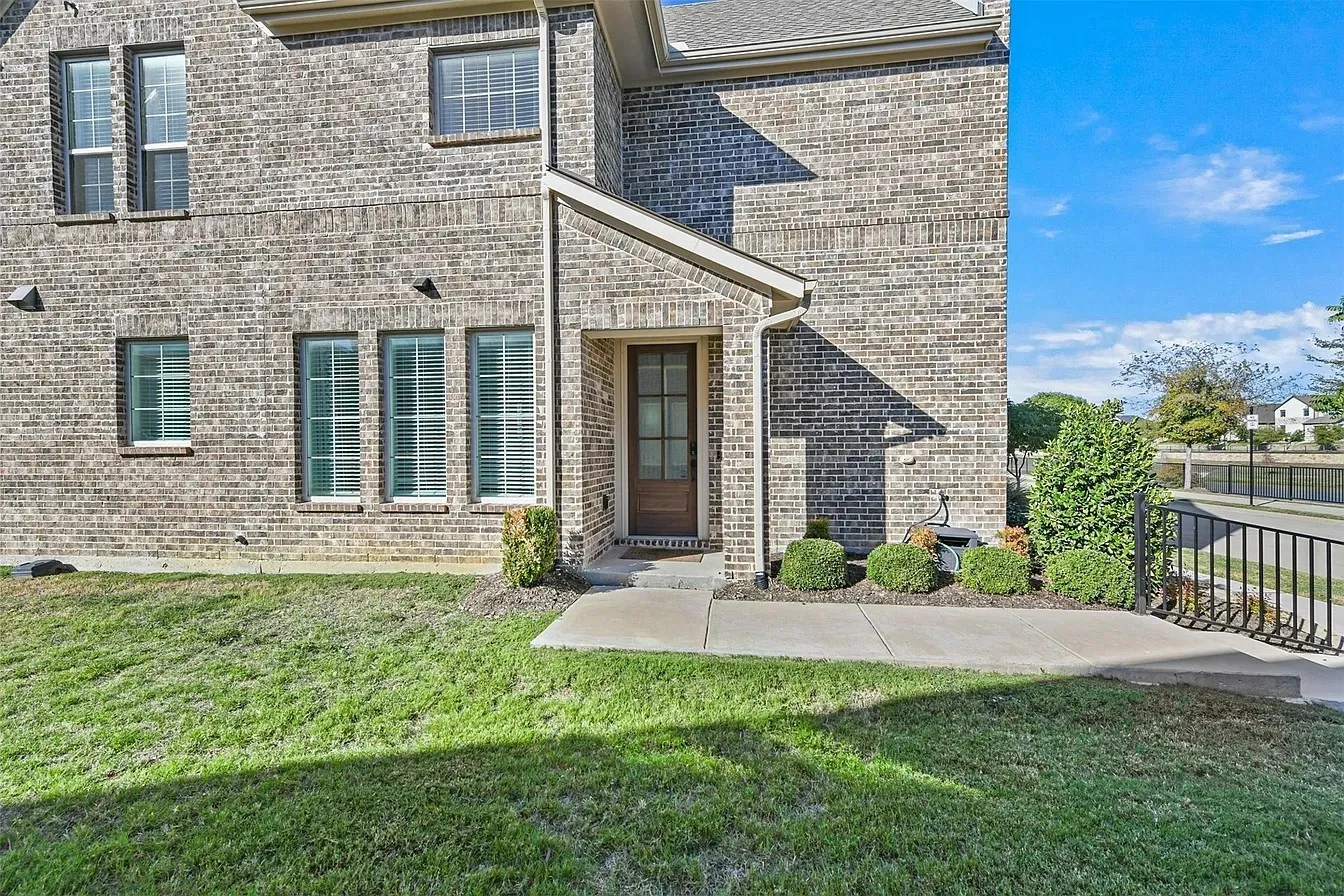 Townhouse For Sale in Collin County , 4891 Ellie Lane, Fairview, Texas 75069, 3 Bedroom, 3 Bathroom, 2 Garage spaces, 2,223 Sqft, built in 2020, mls#21348992, Real Estate Agent in Fairview, Homes For Sale in Collin county, Homes For Sale in Fairview, Realtor in Fairview Texas, Real Estate Brokerage Independent Realty Texas, Luminita Cordes Realtor