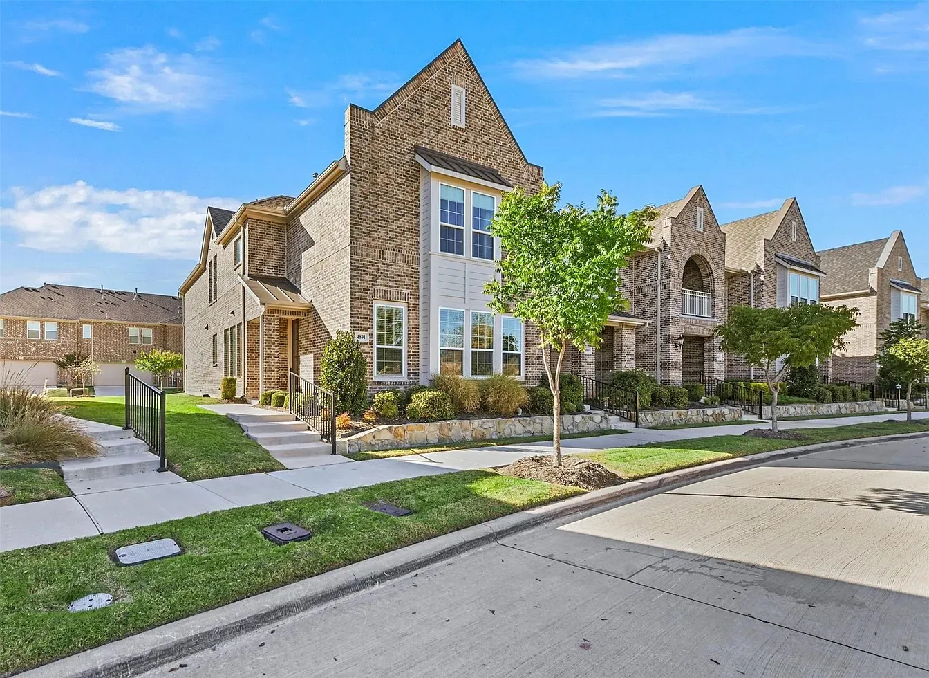 Townhouse For Sale in Collin County , 4891 Ellie Lane, Fairview, Texas 75069, 3 Bedroom, 3 Bathroom, 2 Garage spaces, 2,223 Sqft, built in 2020, mls#21348992, Real Estate Agent in Fairview, Homes For Sale in Collin county, Homes For Sale in Fairview, Realtor in Fairview Texas, Real Estate Brokerage Independent Realty Texas, Luminita Cordes Realtor