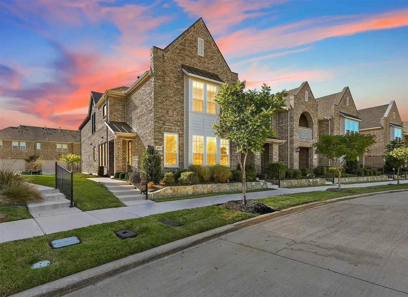 Townhouse For Sale in Collin County , 4891 Ellie Lane, Fairview, Texas 75069, 3 Bedroom, 3 Bathroom, 2 Garage spaces, 2,223 Sqft, built in 2020, mls#21348992, Real Estate Agent in Fairview, Homes For Sale in Collin county, Homes For Sale in Fairview, Realtor in Fairview Texas, Real Estate Brokerage Independent Realty Texas, Luminita Cordes Realtor