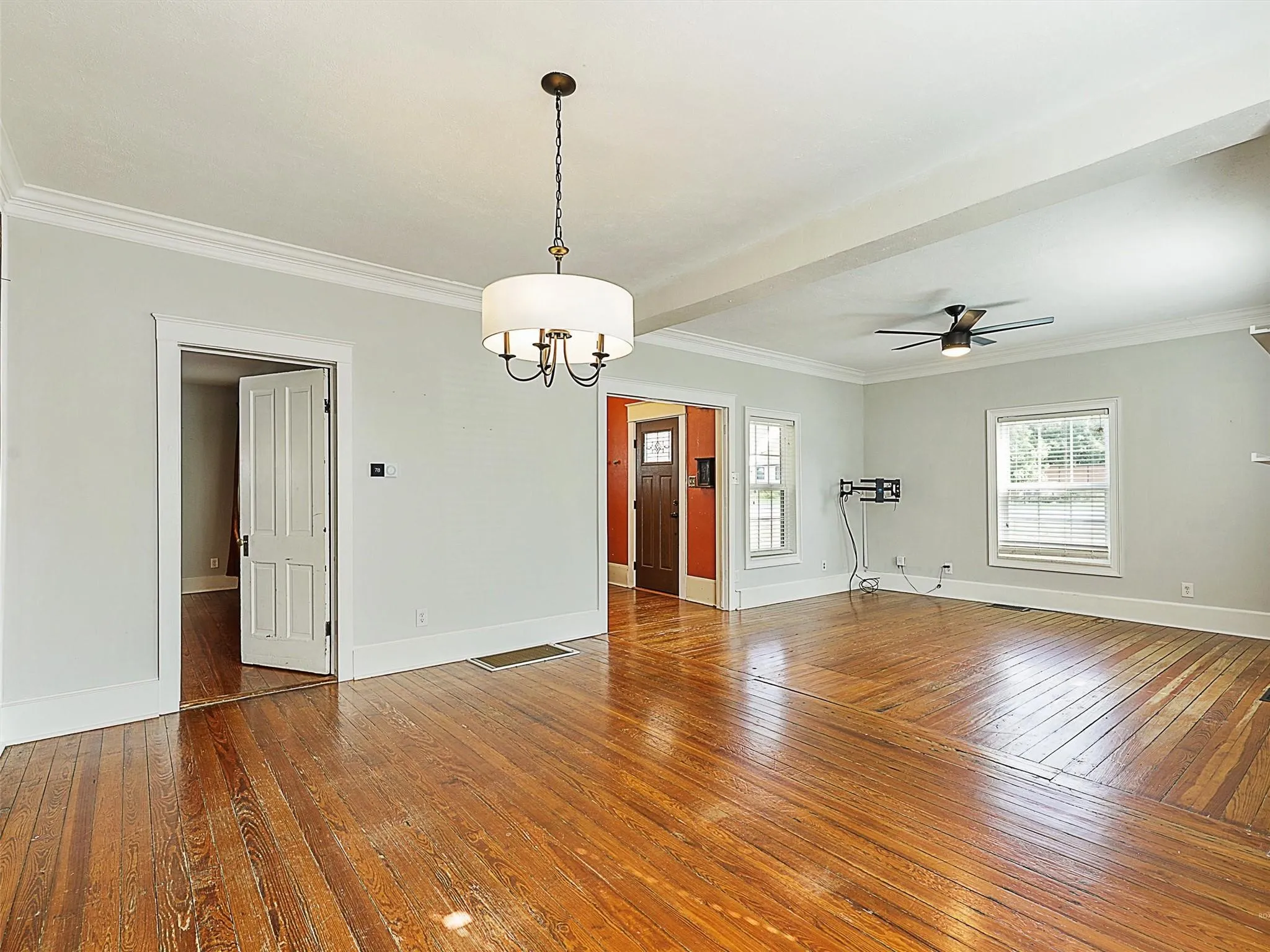 Single Family Residence For Sale in Collin County , 607 W Walnut Street, Celina, Texas 75009, 3 Bedroom, 2 Bathroom, 2 Garage spaces, 1,850 Sqft, built in 1909, mls#21337195, Real Estate Agent in Celina, Homes For Sale in Collin county, Homes For Sale in Celina, Realtor in Celina Texas, Real Estate Brokerage Independent Realty Texas, Luminita Cordes Realtor
