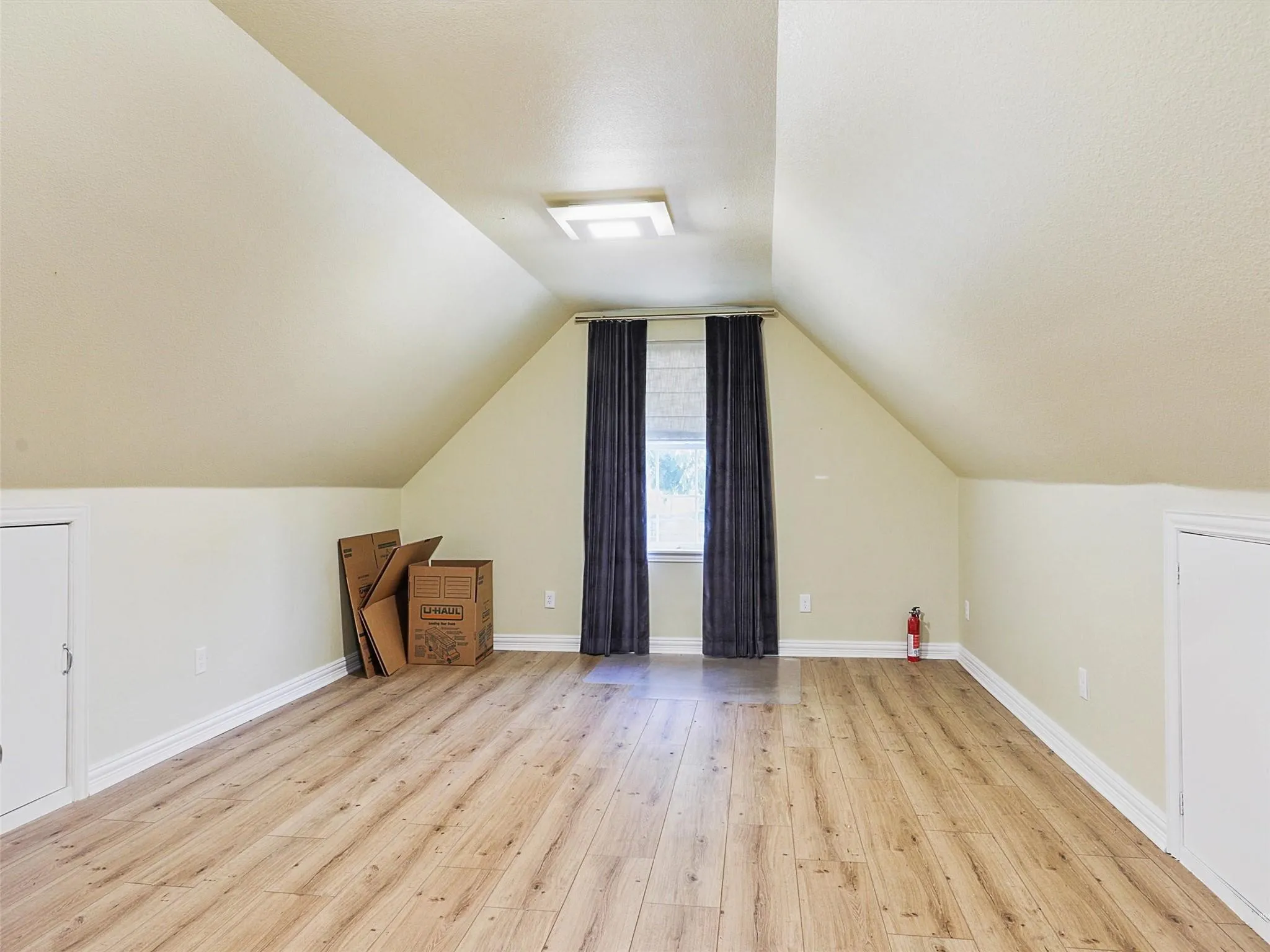 Single Family Residence For Sale in Collin County , 607 W Walnut Street, Celina, Texas 75009, 3 Bedroom, 2 Bathroom, 2 Garage spaces, 1,850 Sqft, built in 1909, mls#21337195, Real Estate Agent in Celina, Homes For Sale in Collin county, Homes For Sale in Celina, Realtor in Celina Texas, Real Estate Brokerage Independent Realty Texas, Luminita Cordes Realtor