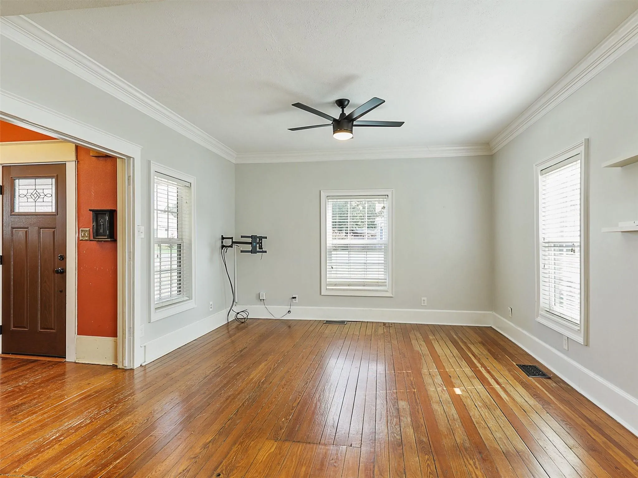Single Family Residence For Sale in Collin County , 607 W Walnut Street, Celina, Texas 75009, 3 Bedroom, 2 Bathroom, 2 Garage spaces, 1,850 Sqft, built in 1909, mls#21337195, Real Estate Agent in Celina, Homes For Sale in Collin county, Homes For Sale in Celina, Realtor in Celina Texas, Real Estate Brokerage Independent Realty Texas, Luminita Cordes Realtor