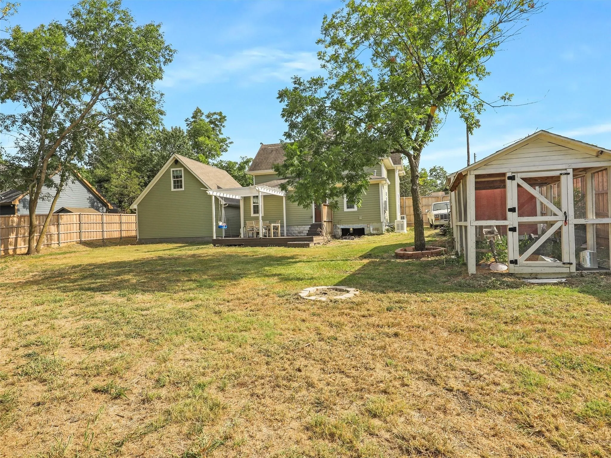 Single Family Residence For Sale in Collin County , 607 W Walnut Street, Celina, Texas 75009, 3 Bedroom, 2 Bathroom, 2 Garage spaces, 1,850 Sqft, built in 1909, mls#21337195, Real Estate Agent in Celina, Homes For Sale in Collin county, Homes For Sale in Celina, Realtor in Celina Texas, Real Estate Brokerage Independent Realty Texas, Luminita Cordes Realtor