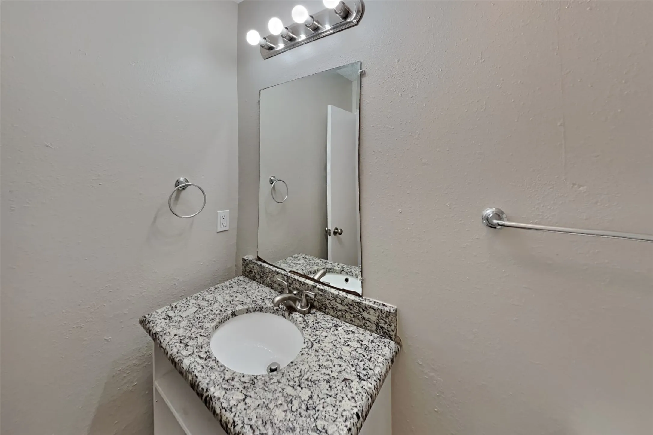 Single Family Residence For Rent in Collin County , 833 Harvest Glen Drive, Plano, Texas 75023, 4 Bedroom, 2 Bathroom, 2 Garage spaces, 1,529 Sqft, built in 1981, mls#21349134, Real Estate Agent in Plano, Homes For Rent in Collin county, Homes For Rent in Plano, Realtor in Plano Texas, Real Estate Brokerage Independent Realty Texas, Luminita Cordes Realtor