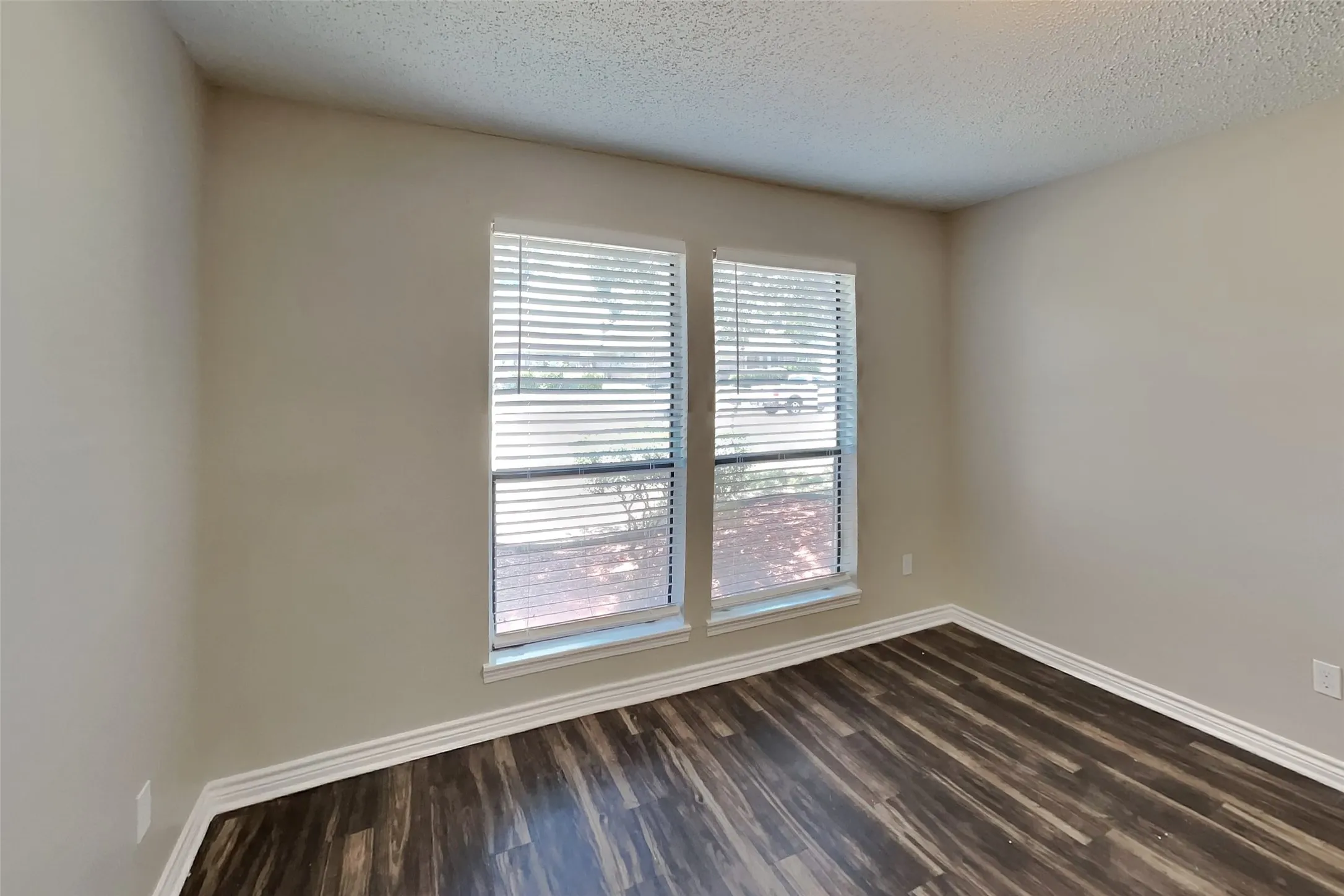 Single Family Residence For Rent in Collin County , 833 Harvest Glen Drive, Plano, Texas 75023, 4 Bedroom, 2 Bathroom, 2 Garage spaces, 1,529 Sqft, built in 1981, mls#21349134, Real Estate Agent in Plano, Homes For Rent in Collin county, Homes For Rent in Plano, Realtor in Plano Texas, Real Estate Brokerage Independent Realty Texas, Luminita Cordes Realtor