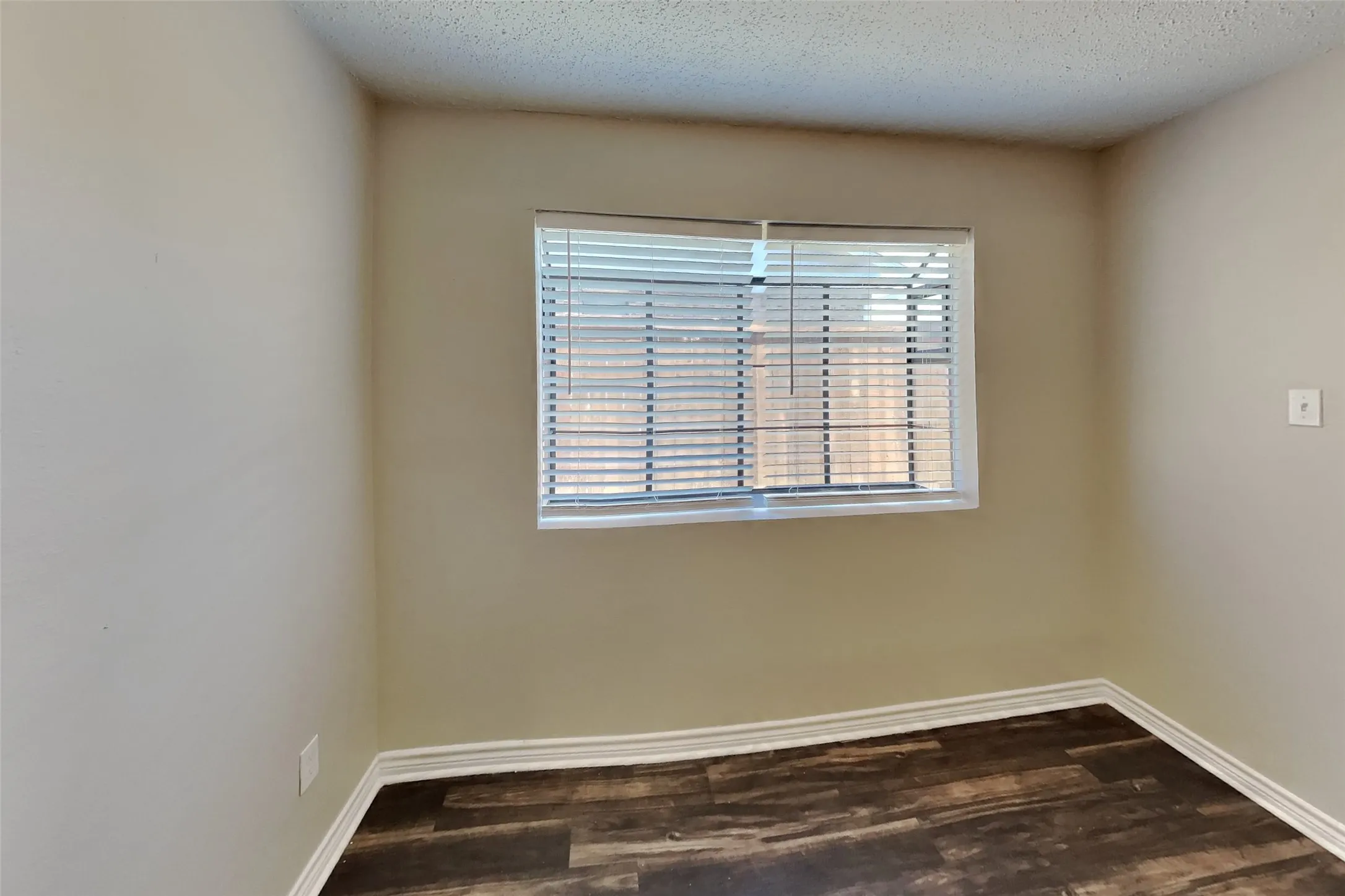 Single Family Residence For Rent in Collin County , 833 Harvest Glen Drive, Plano, Texas 75023, 4 Bedroom, 2 Bathroom, 2 Garage spaces, 1,529 Sqft, built in 1981, mls#21349134, Real Estate Agent in Plano, Homes For Rent in Collin county, Homes For Rent in Plano, Realtor in Plano Texas, Real Estate Brokerage Independent Realty Texas, Luminita Cordes Realtor