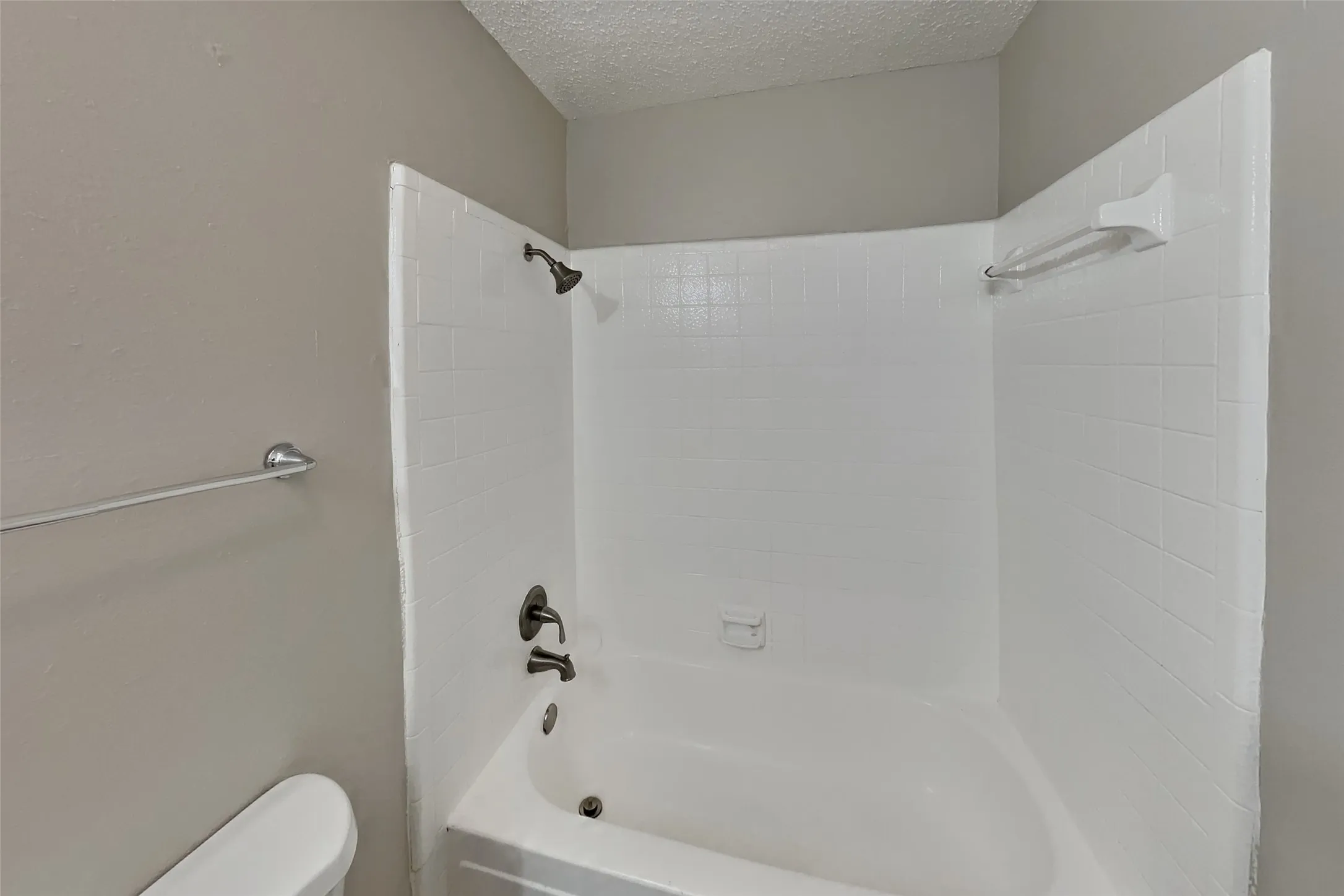 Single Family Residence For Rent in Collin County , 833 Harvest Glen Drive, Plano, Texas 75023, 4 Bedroom, 2 Bathroom, 2 Garage spaces, 1,529 Sqft, built in 1981, mls#21349134, Real Estate Agent in Plano, Homes For Rent in Collin county, Homes For Rent in Plano, Realtor in Plano Texas, Real Estate Brokerage Independent Realty Texas, Luminita Cordes Realtor