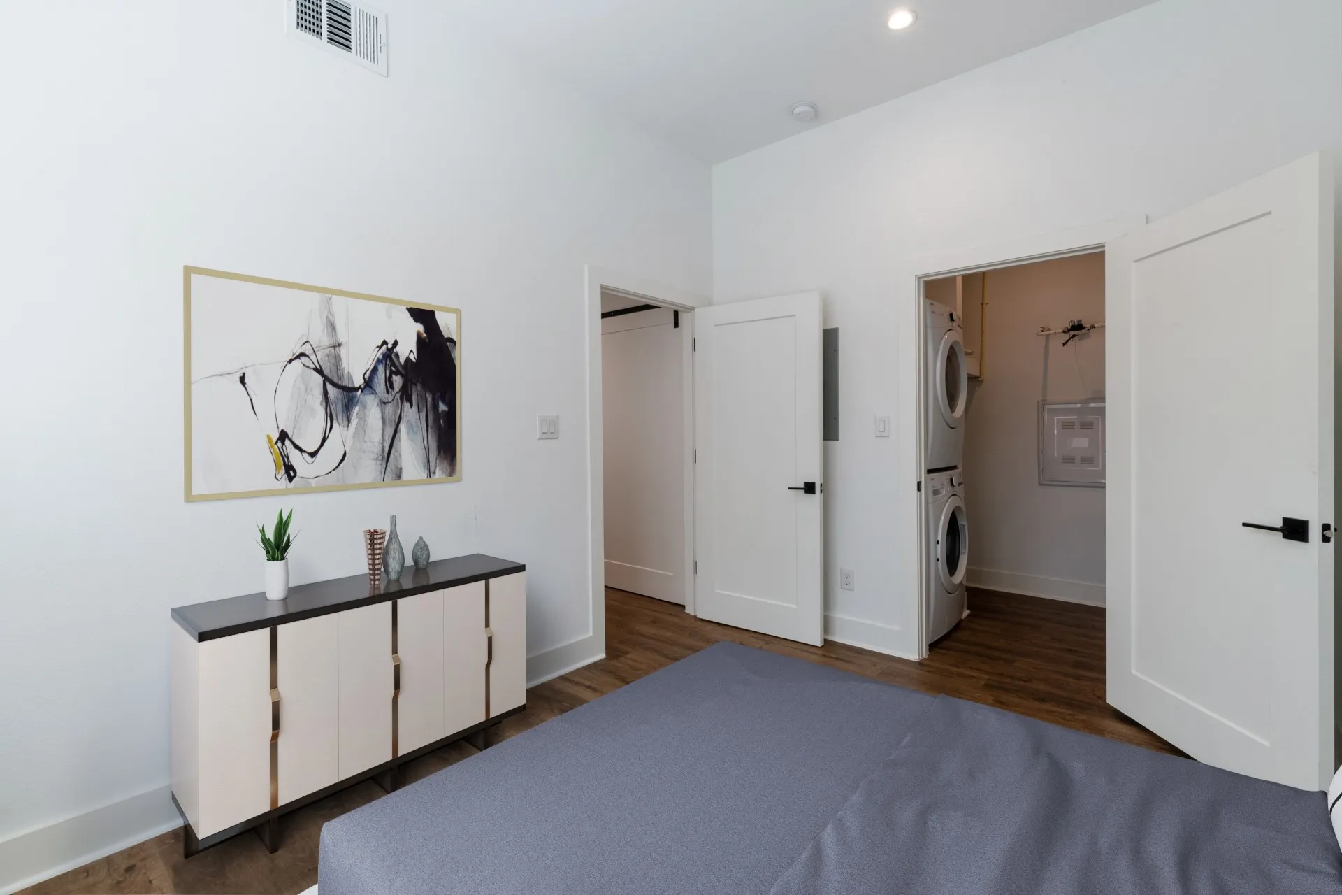 Apartment For Rent in Dallas County , 617 N Tyler Street, Dallas, Texas 75208, 1 Bedroom, 1 Bathroom, Garage spaces, 680 Sqft, built in 2020, mls#21349125, Real Estate Agent in Dallas, Homes For Rent in Dallas county, Homes For Rent in Dallas, Realtor in Dallas Texas, Real Estate Brokerage Independent Realty Texas, Luminita Cordes Realtor