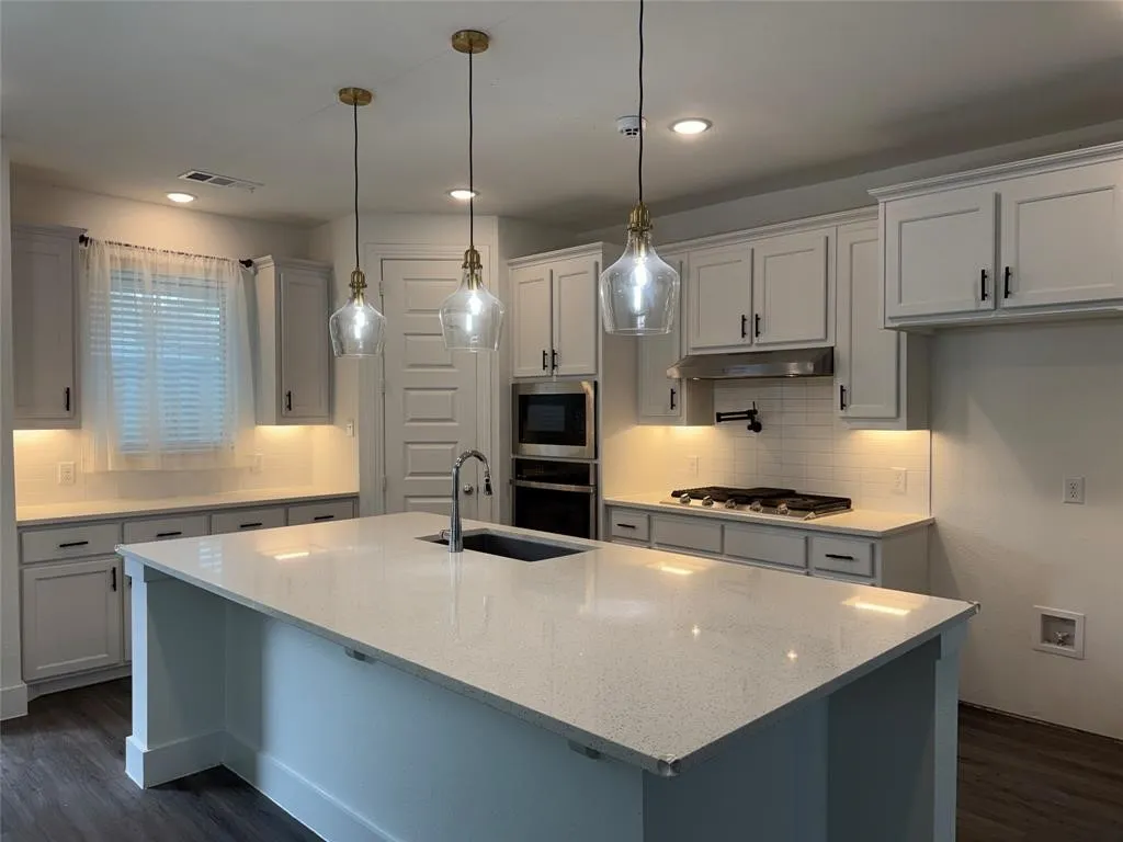 Single Family Residence For Rent in Rockwall County , 4056 Anglers Way, Royse City, Texas 75189, 4 Bedroom, 4 Bathroom, 2 Garage spaces, 2,732 Sqft, built in 2022, mls#21348871, Real Estate Agent in Royse City, Homes For Rent in Rockwall county, Homes For Rent in Royse City, Realtor in Royse City Texas, Real Estate Brokerage Independent Realty Texas, Luminita Cordes Realtor