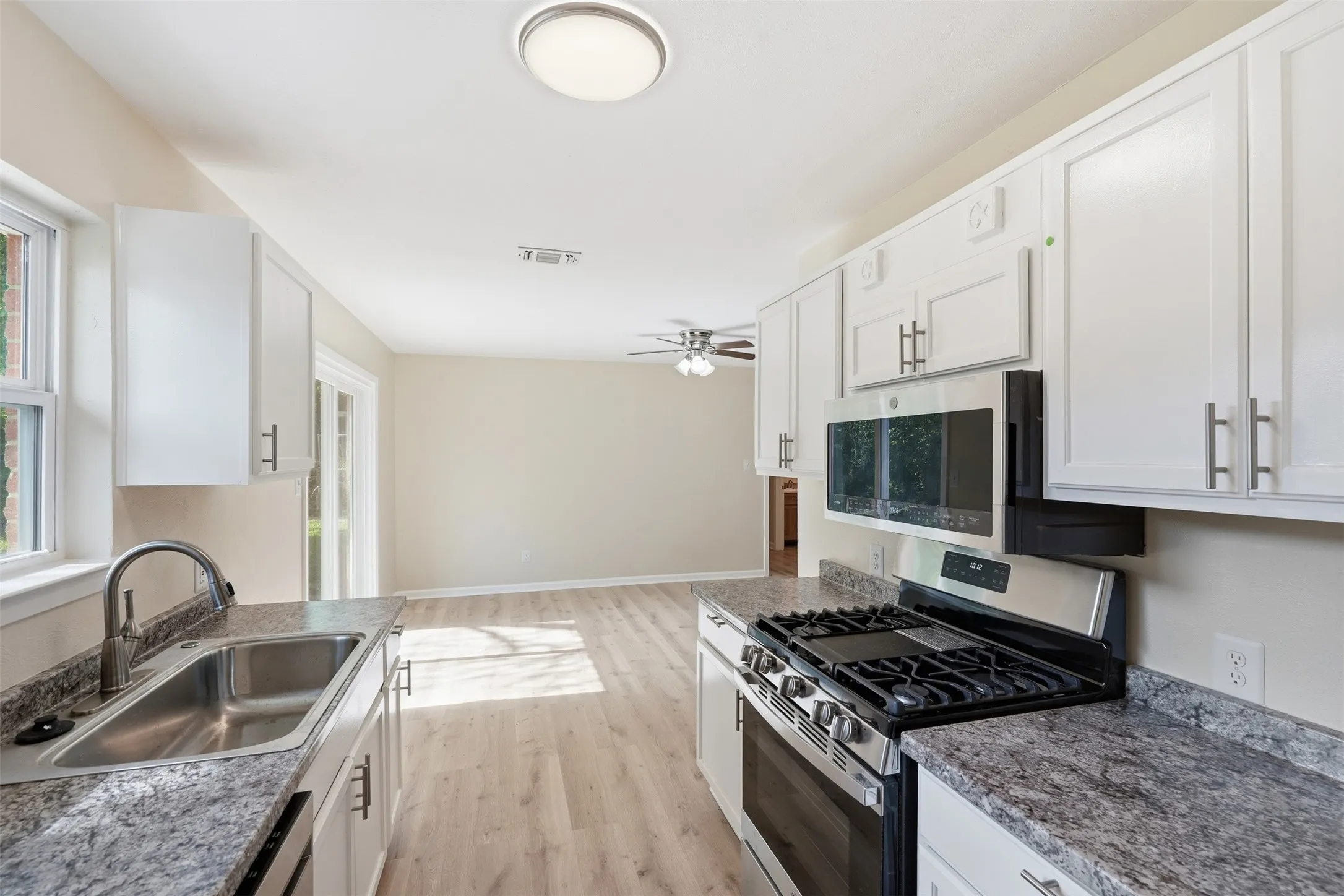 Single Family Residence For Sale in Tarrant County , 840 Crosby Avenue, White Settlement, Texas 76108, 3 Bedroom, 2 Bathroom, 2 Garage spaces, 1,158 Sqft, built in 1963, mls#21347167, Real Estate Agent in White Settlement, Homes For Sale in Tarrant county, Homes For Sale in White Settlement, Realtor in White Settlement Texas, Real Estate Brokerage Independent Realty Texas, Luminita Cordes Realtor