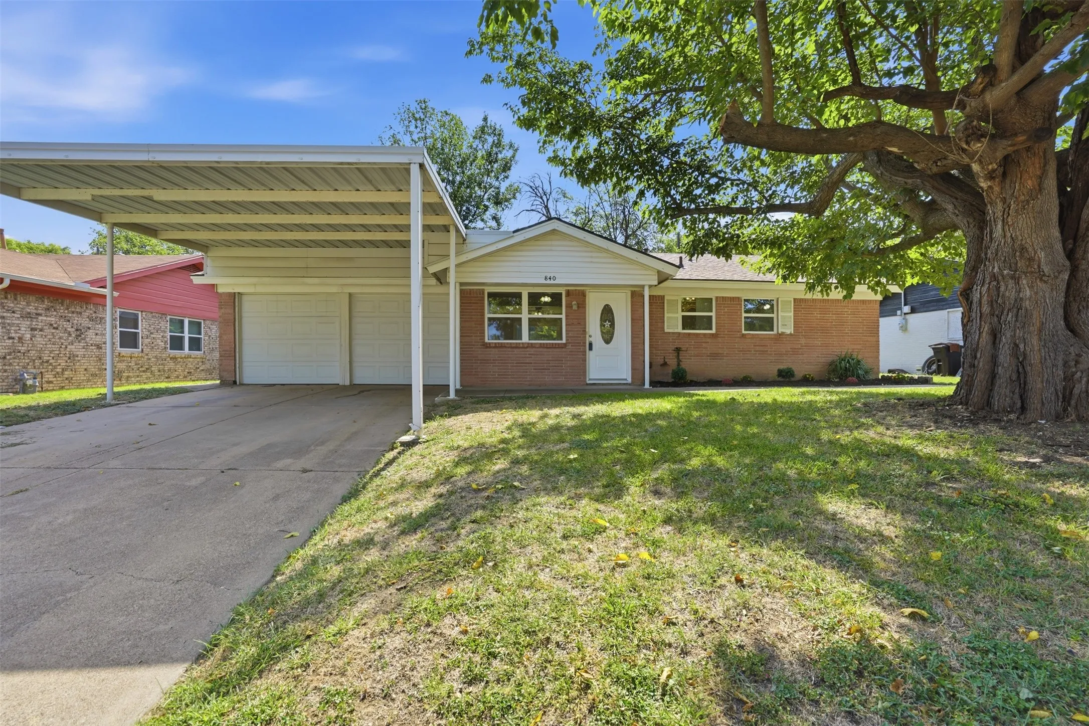 Single Family Residence For Sale in Tarrant County , 840 Crosby Avenue, White Settlement, Texas 76108, 3 Bedroom, 2 Bathroom, 2 Garage spaces, 1,158 Sqft, built in 1963, mls#21347167, Real Estate Agent in White Settlement, Homes For Sale in Tarrant county, Homes For Sale in White Settlement, Realtor in White Settlement Texas, Real Estate Brokerage Independent Realty Texas, Luminita Cordes Realtor