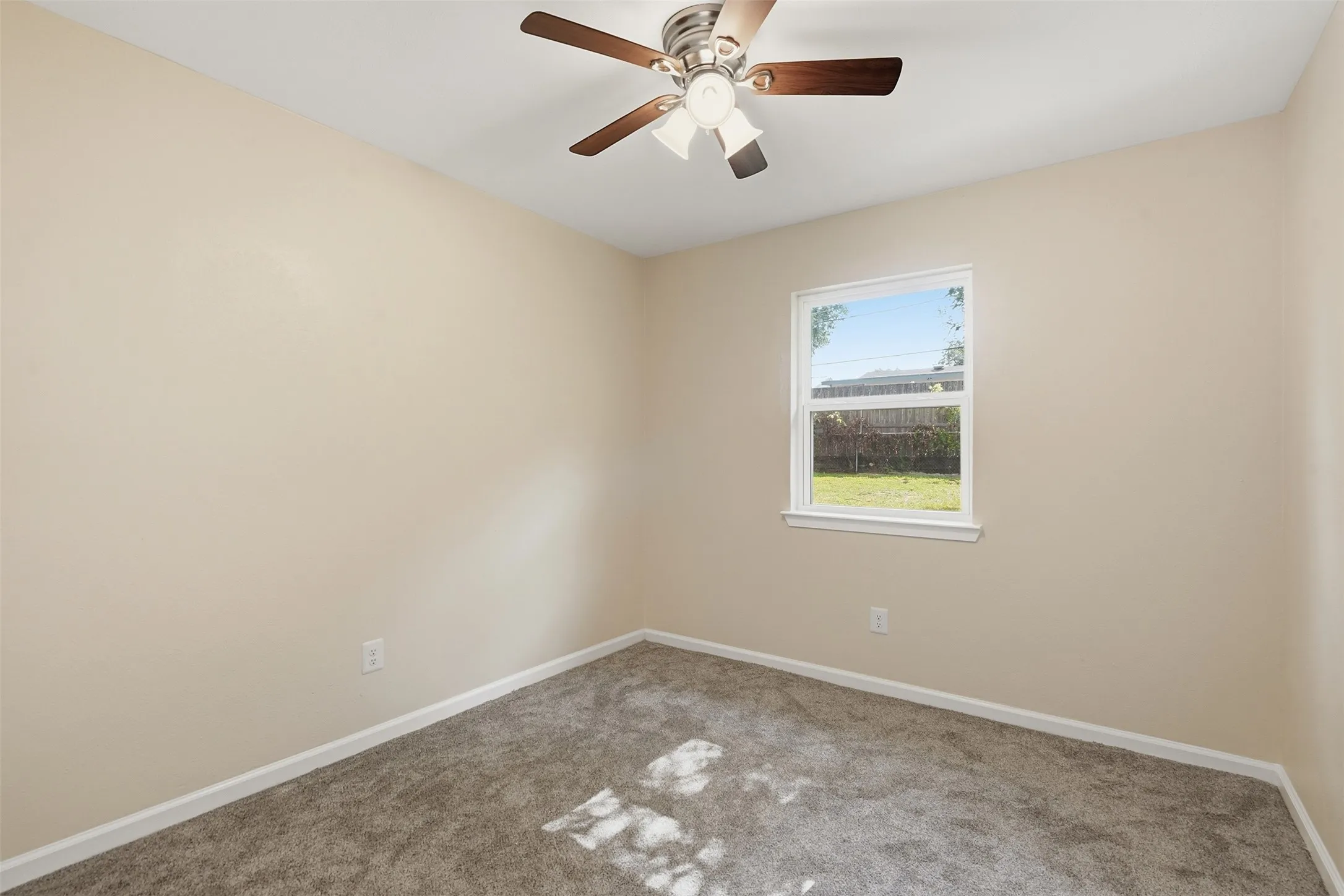 Single Family Residence For Sale in Tarrant County , 840 Crosby Avenue, White Settlement, Texas 76108, 3 Bedroom, 2 Bathroom, 2 Garage spaces, 1,158 Sqft, built in 1963, mls#21347167, Real Estate Agent in White Settlement, Homes For Sale in Tarrant county, Homes For Sale in White Settlement, Realtor in White Settlement Texas, Real Estate Brokerage Independent Realty Texas, Luminita Cordes Realtor