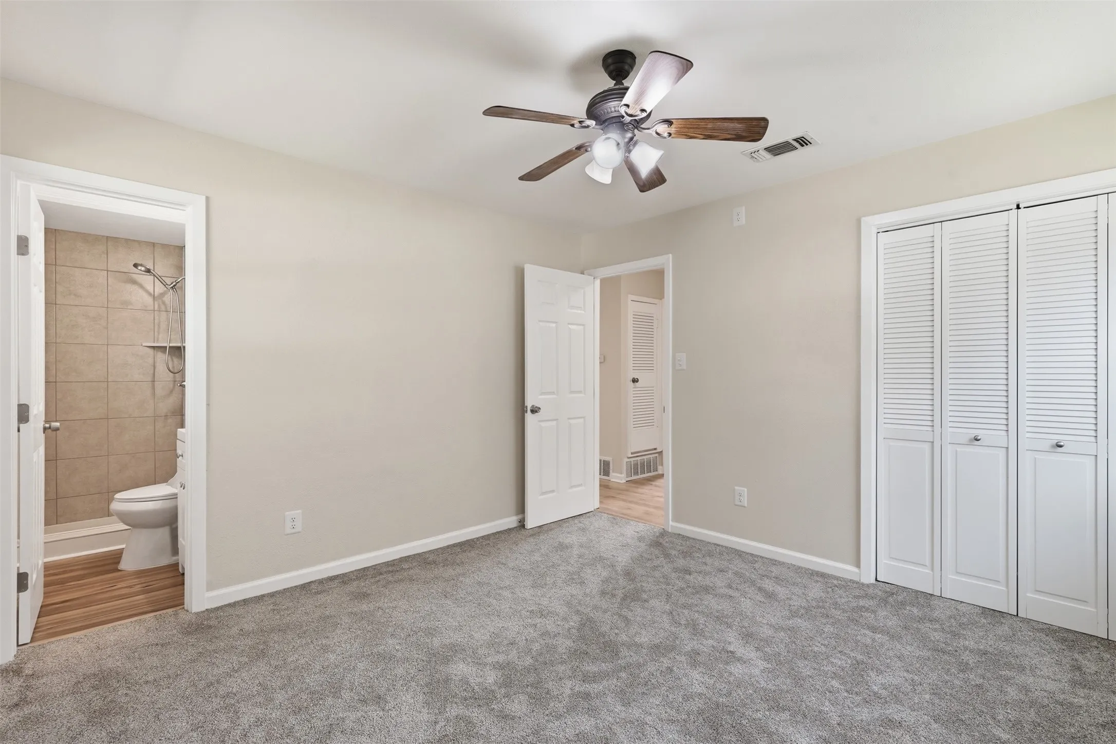 Single Family Residence For Sale in Tarrant County , 840 Crosby Avenue, White Settlement, Texas 76108, 3 Bedroom, 2 Bathroom, 2 Garage spaces, 1,158 Sqft, built in 1963, mls#21347167, Real Estate Agent in White Settlement, Homes For Sale in Tarrant county, Homes For Sale in White Settlement, Realtor in White Settlement Texas, Real Estate Brokerage Independent Realty Texas, Luminita Cordes Realtor