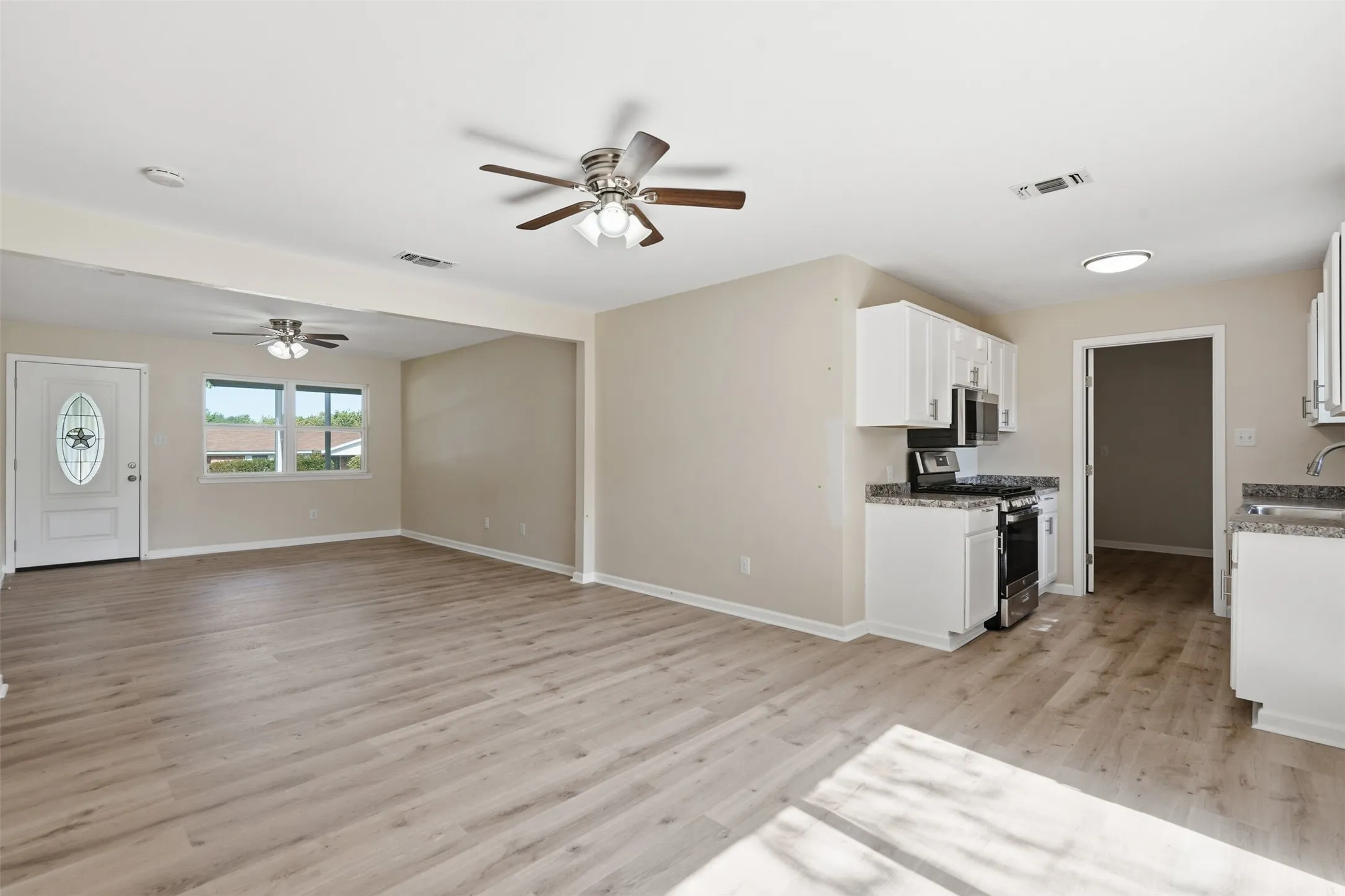 Single Family Residence For Sale in Tarrant County , 840 Crosby Avenue, White Settlement, Texas 76108, 3 Bedroom, 2 Bathroom, 2 Garage spaces, 1,158 Sqft, built in 1963, mls#21347167, Real Estate Agent in White Settlement, Homes For Sale in Tarrant county, Homes For Sale in White Settlement, Realtor in White Settlement Texas, Real Estate Brokerage Independent Realty Texas, Luminita Cordes Realtor