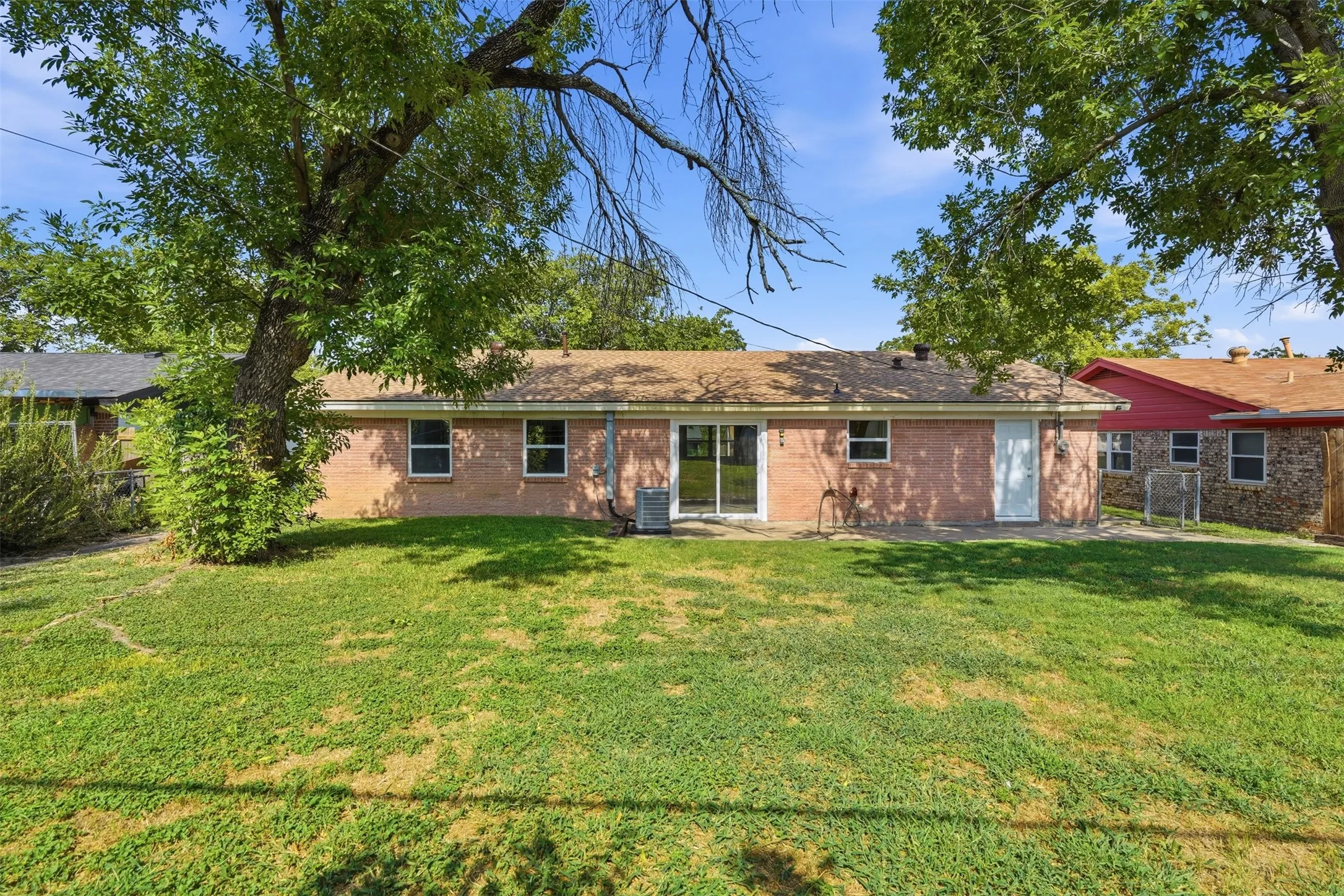 Single Family Residence For Sale in Tarrant County , 840 Crosby Avenue, White Settlement, Texas 76108, 3 Bedroom, 2 Bathroom, 2 Garage spaces, 1,158 Sqft, built in 1963, mls#21347167, Real Estate Agent in White Settlement, Homes For Sale in Tarrant county, Homes For Sale in White Settlement, Realtor in White Settlement Texas, Real Estate Brokerage Independent Realty Texas, Luminita Cordes Realtor