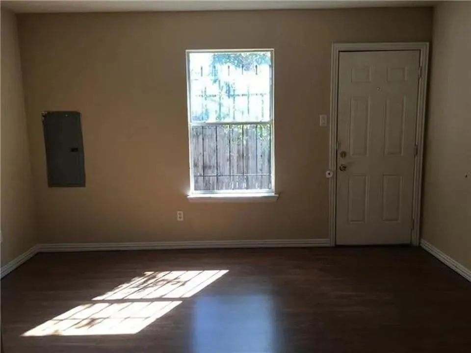 Duplex For Rent in Tarrant County , 1504 E Mulkey Street, Fort Worth, Texas 76104, 3 Bedroom, 2 Bathroom, Garage spaces, 2,208 Sqft, built in 2007, mls#21349140, Real Estate Agent in Fort Worth, Homes For Rent in Tarrant county, Homes For Rent in Fort Worth, Realtor in Fort Worth Texas, Real Estate Brokerage Independent Realty Texas, Luminita Cordes Realtor
