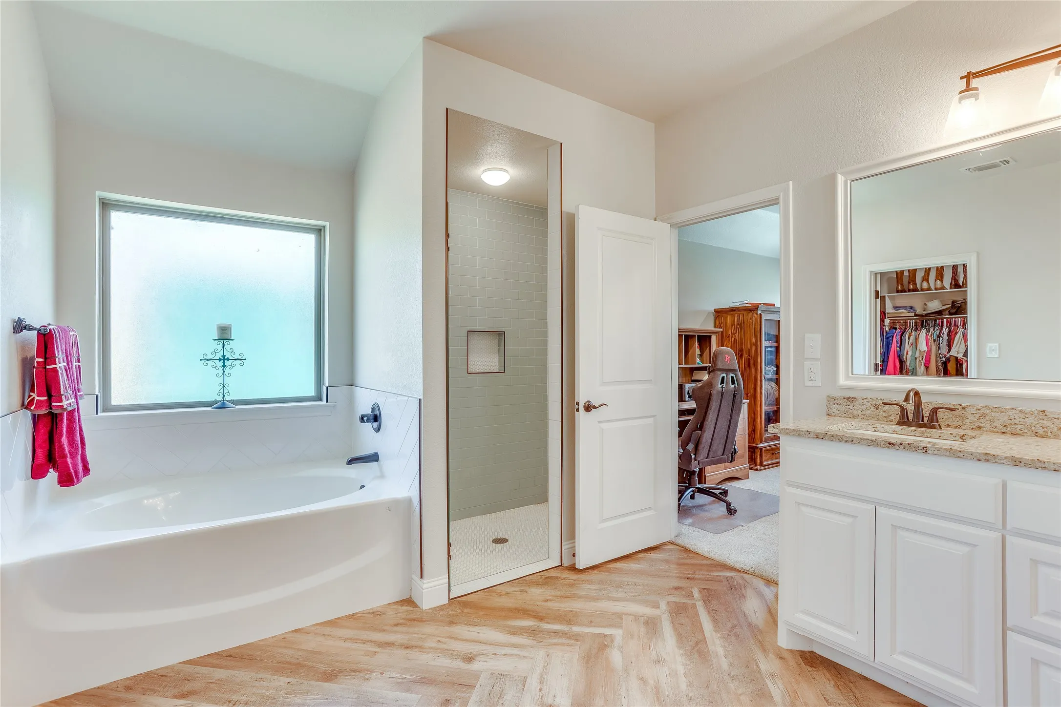 Single Family Residence For Sale in Parker County , 1000 Churchill Lane, Millsap, Texas 76066, 5 Bedroom, 2 Bathroom, 2 Garage spaces, 2,375 Sqft, built in 2022, mls#21348711, Real Estate Agent in Millsap, Homes For Sale in Parker county, Homes For Sale in Millsap, Realtor in Millsap Texas, Real Estate Brokerage Independent Realty Texas, Luminita Cordes Realtor