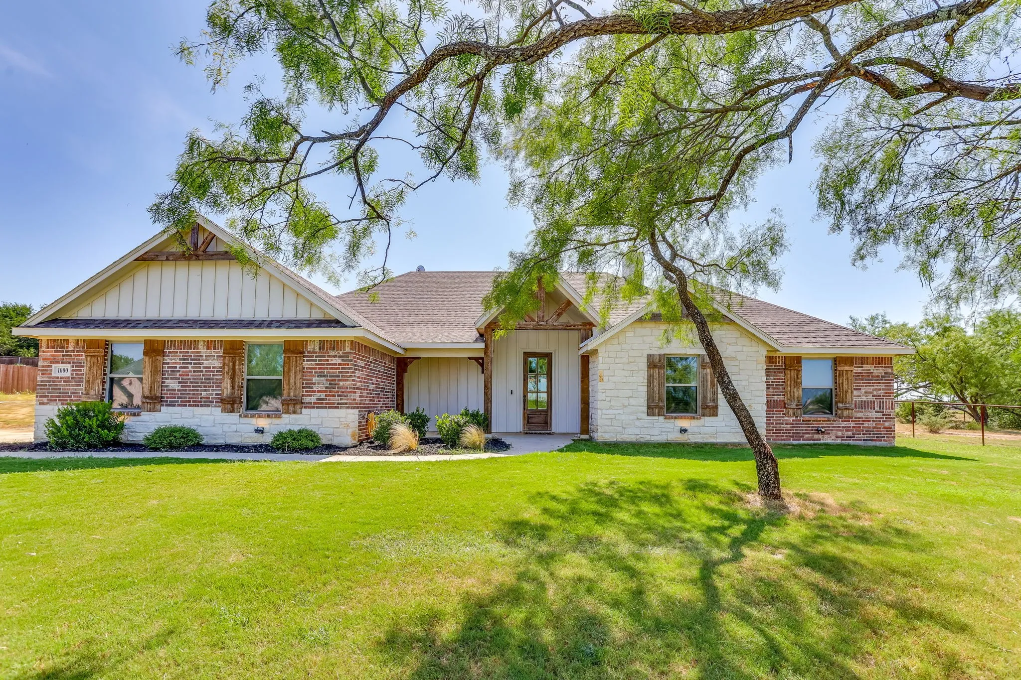 Single Family Residence For Sale in Parker County , 1000 Churchill Lane, Millsap, Texas 76066, 5 Bedroom, 2 Bathroom, 2 Garage spaces, 2,375 Sqft, built in 2022, mls#21348711, Real Estate Agent in Millsap, Homes For Sale in Parker county, Homes For Sale in Millsap, Realtor in Millsap Texas, Real Estate Brokerage Independent Realty Texas, Luminita Cordes Realtor
