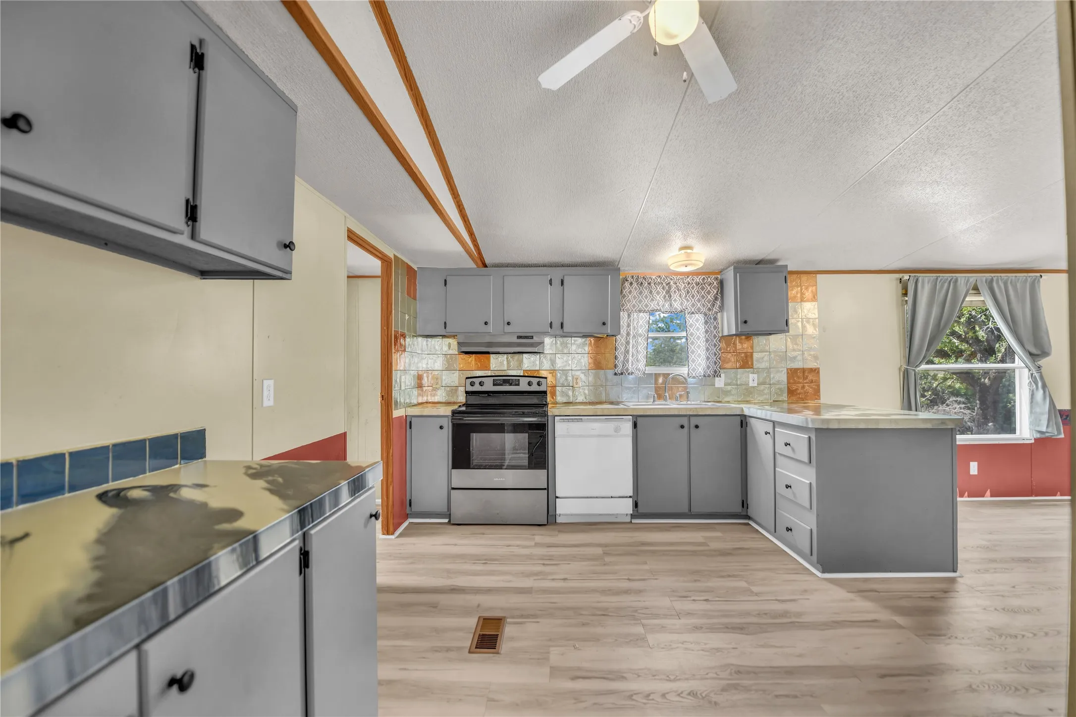 Mobile Home For Sale in Parker County , 1933 Carter Road, Springtown, Texas 76082, 4 Bedroom, 2 Bathroom, Garage spaces, 1,568 Sqft, built in 1996, mls#21346018, Real Estate Agent in Springtown, Homes For Sale in Parker county, Homes For Sale in Springtown, Realtor in Springtown Texas, Real Estate Brokerage Independent Realty Texas, Luminita Cordes Realtor